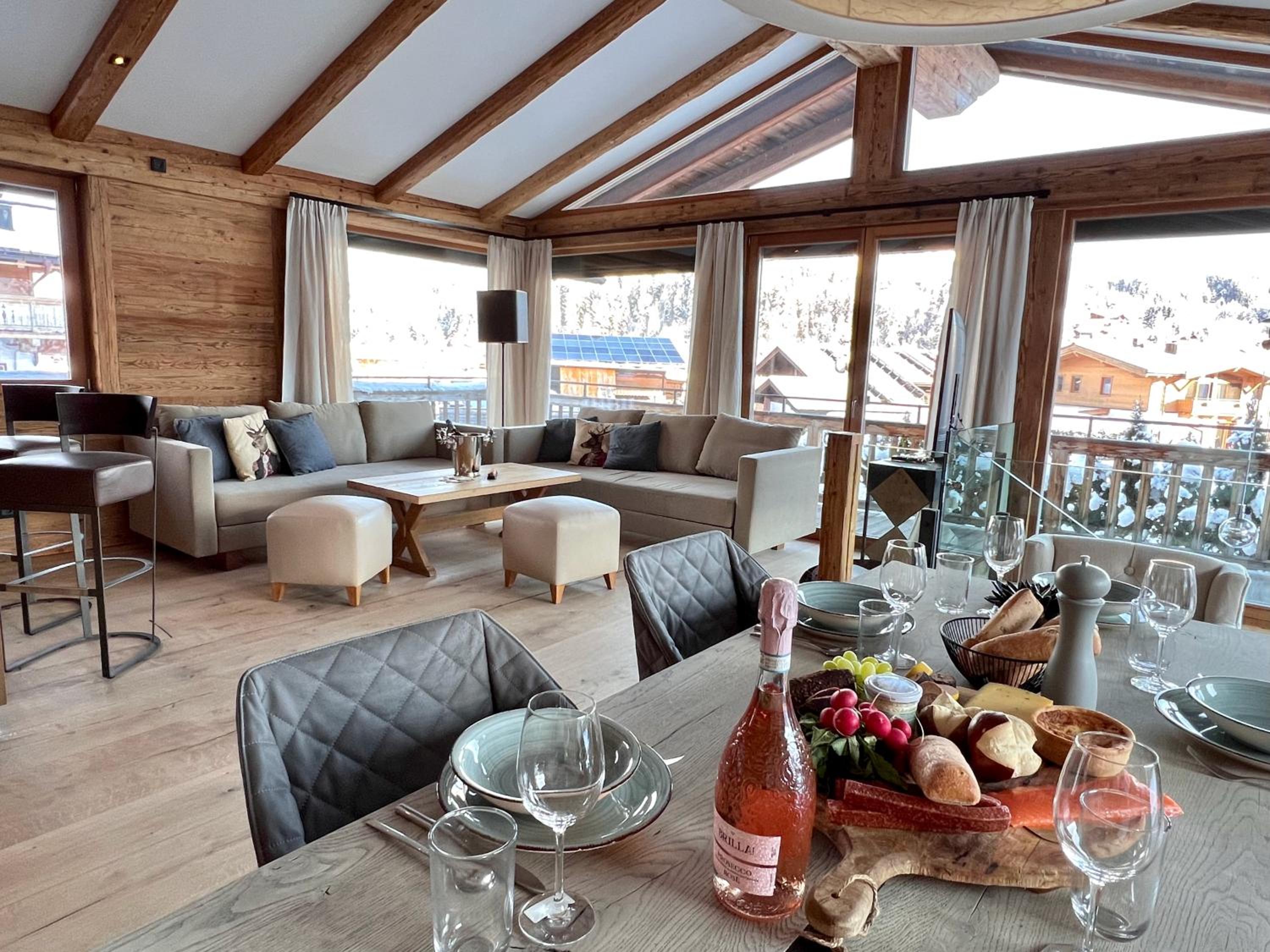 HIDEAWAY DESIGN CHALET by Belle Stay