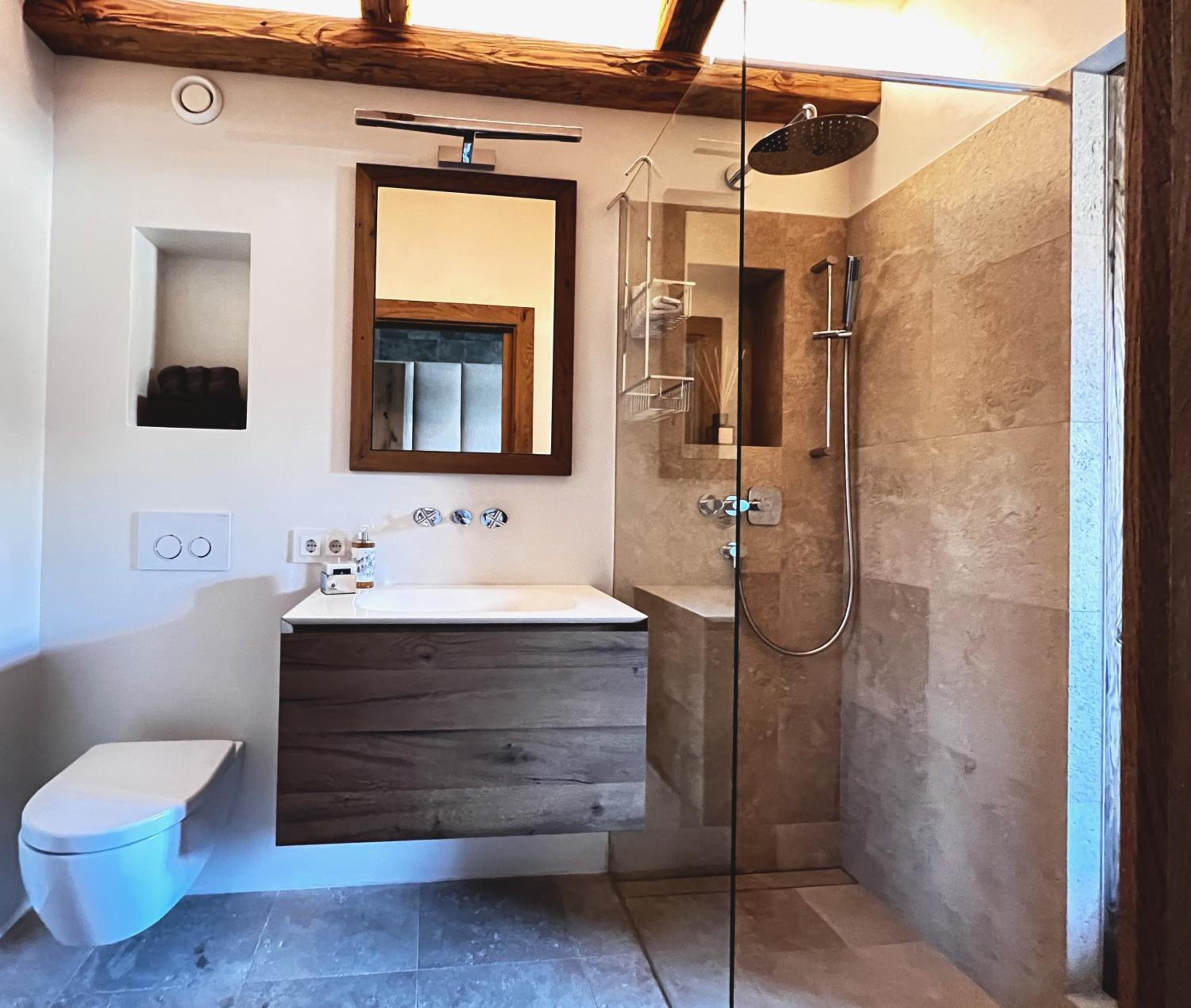 HIDEAWAY DESIGN CHALET by Belle Stay