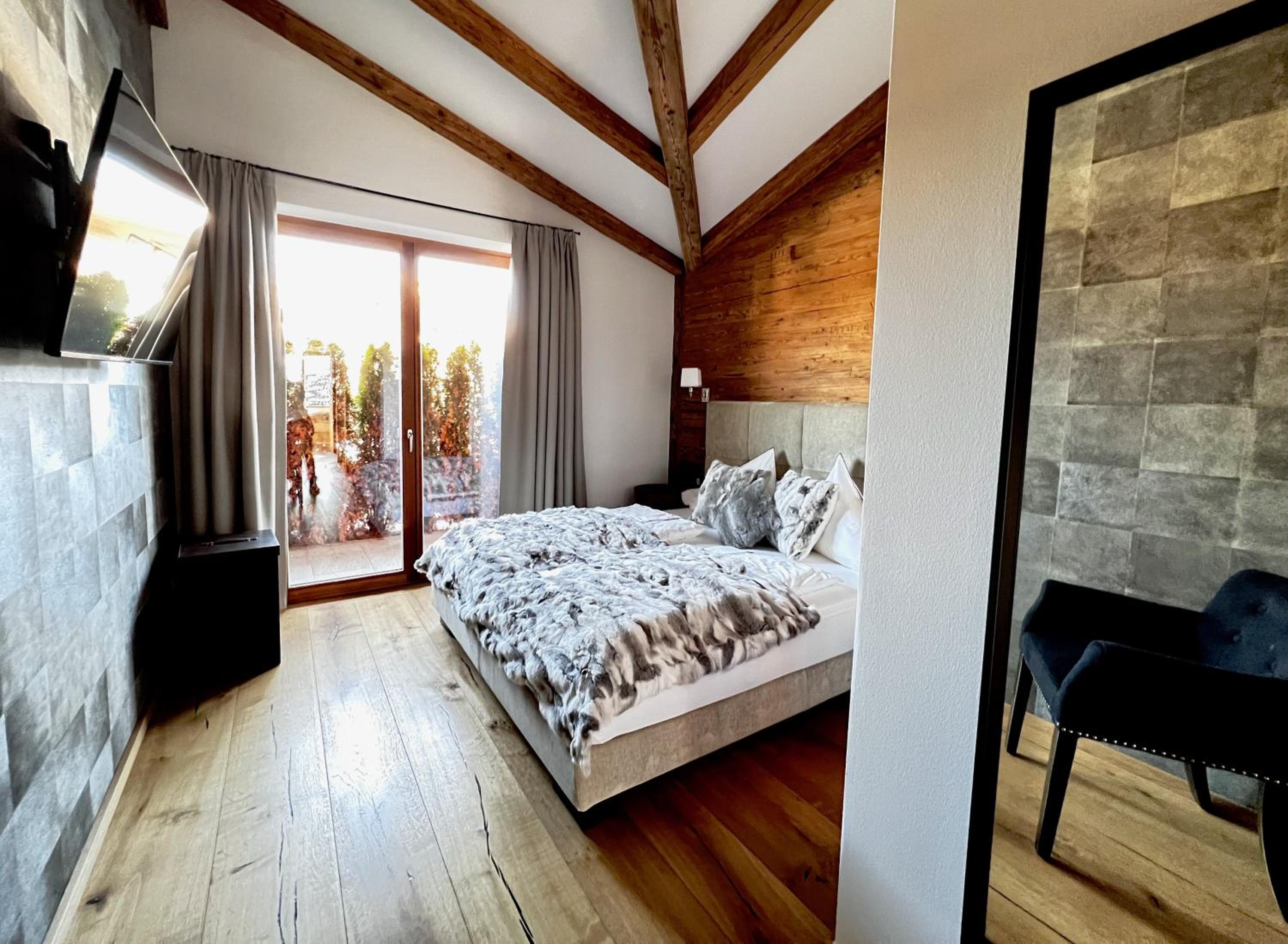 HIDEAWAY DESIGN CHALET by Belle Stay