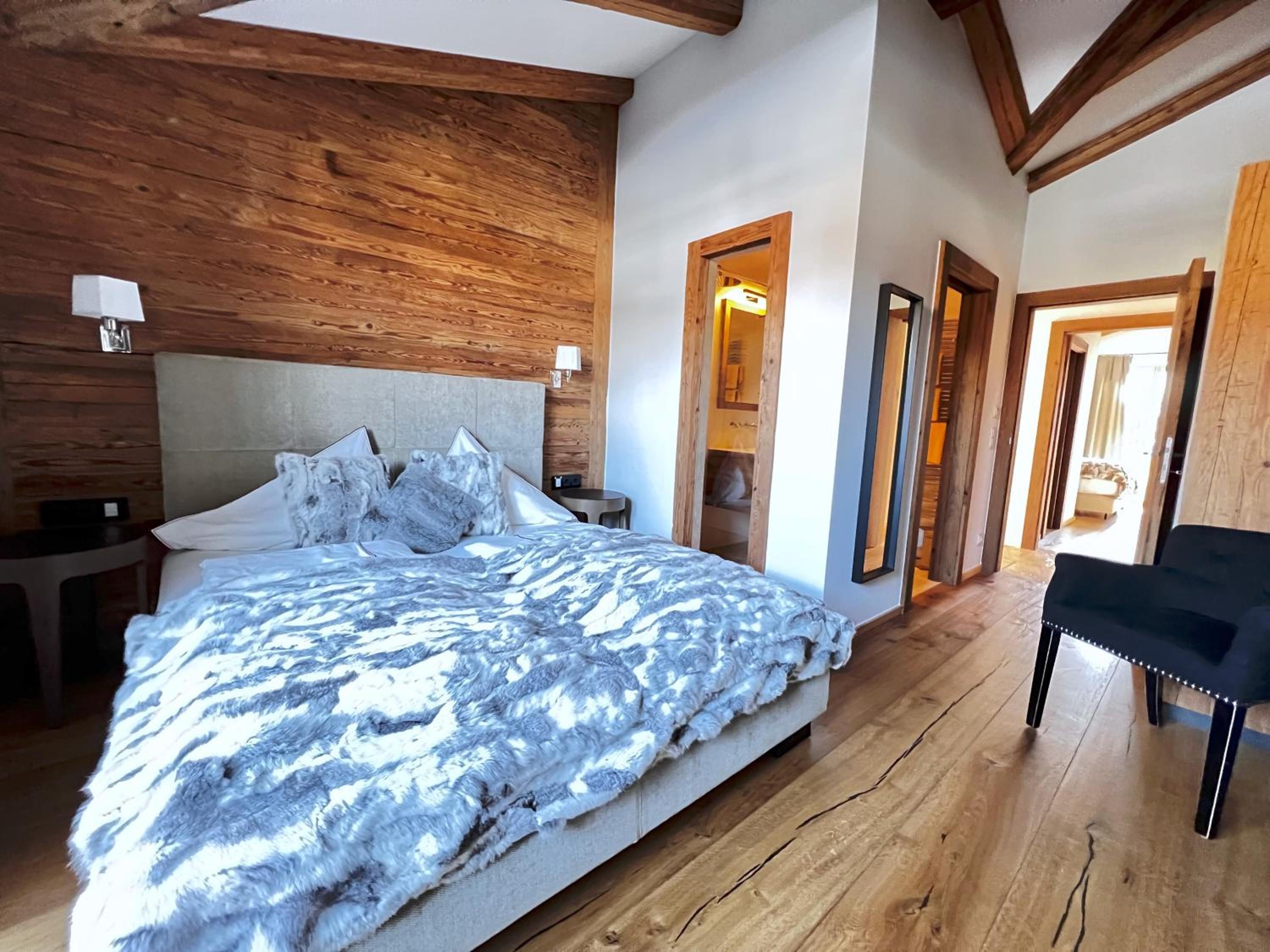 HIDEAWAY DESIGN CHALET by Belle Stay