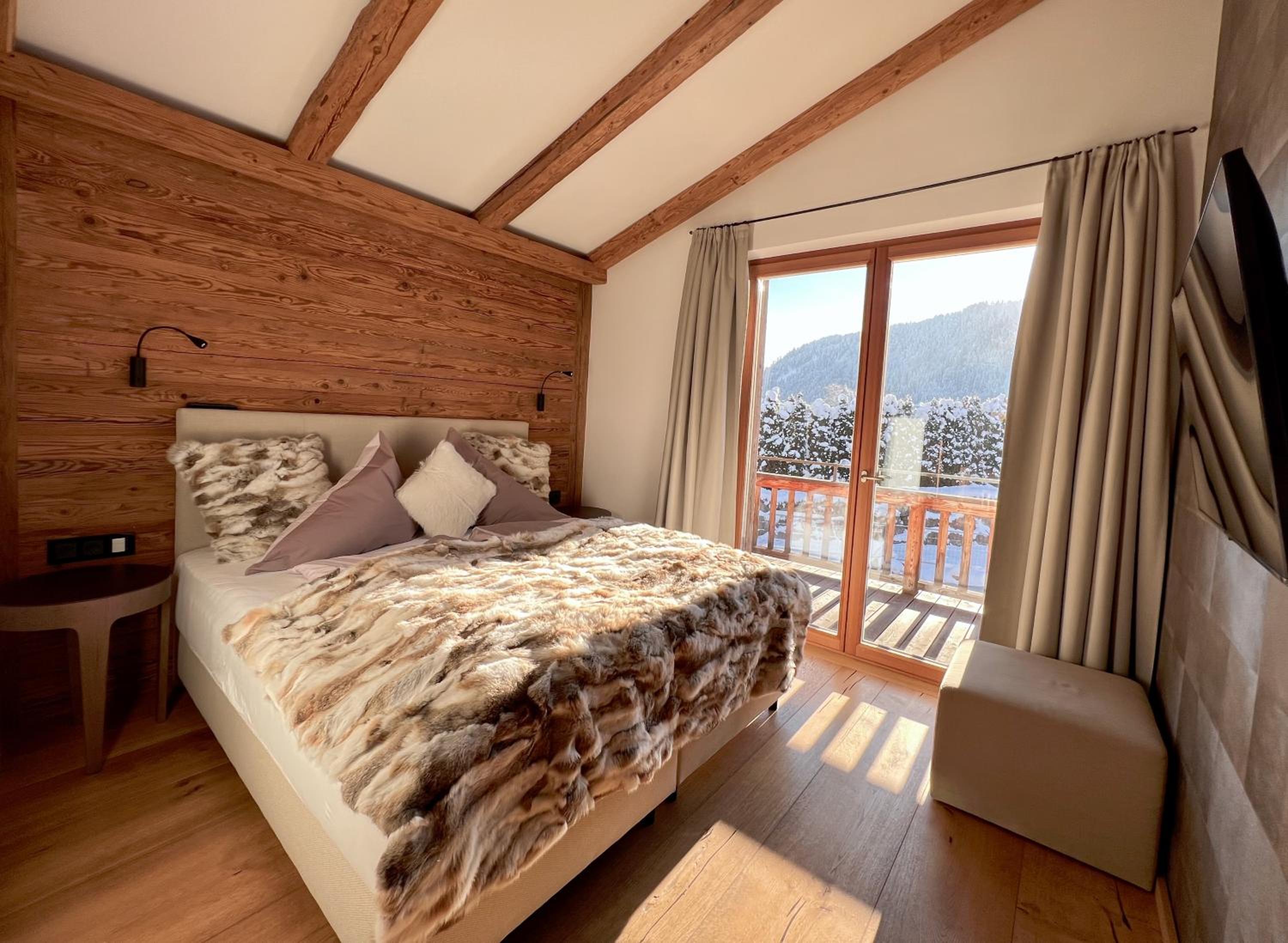 HIDEAWAY DESIGN CHALET by Belle Stay