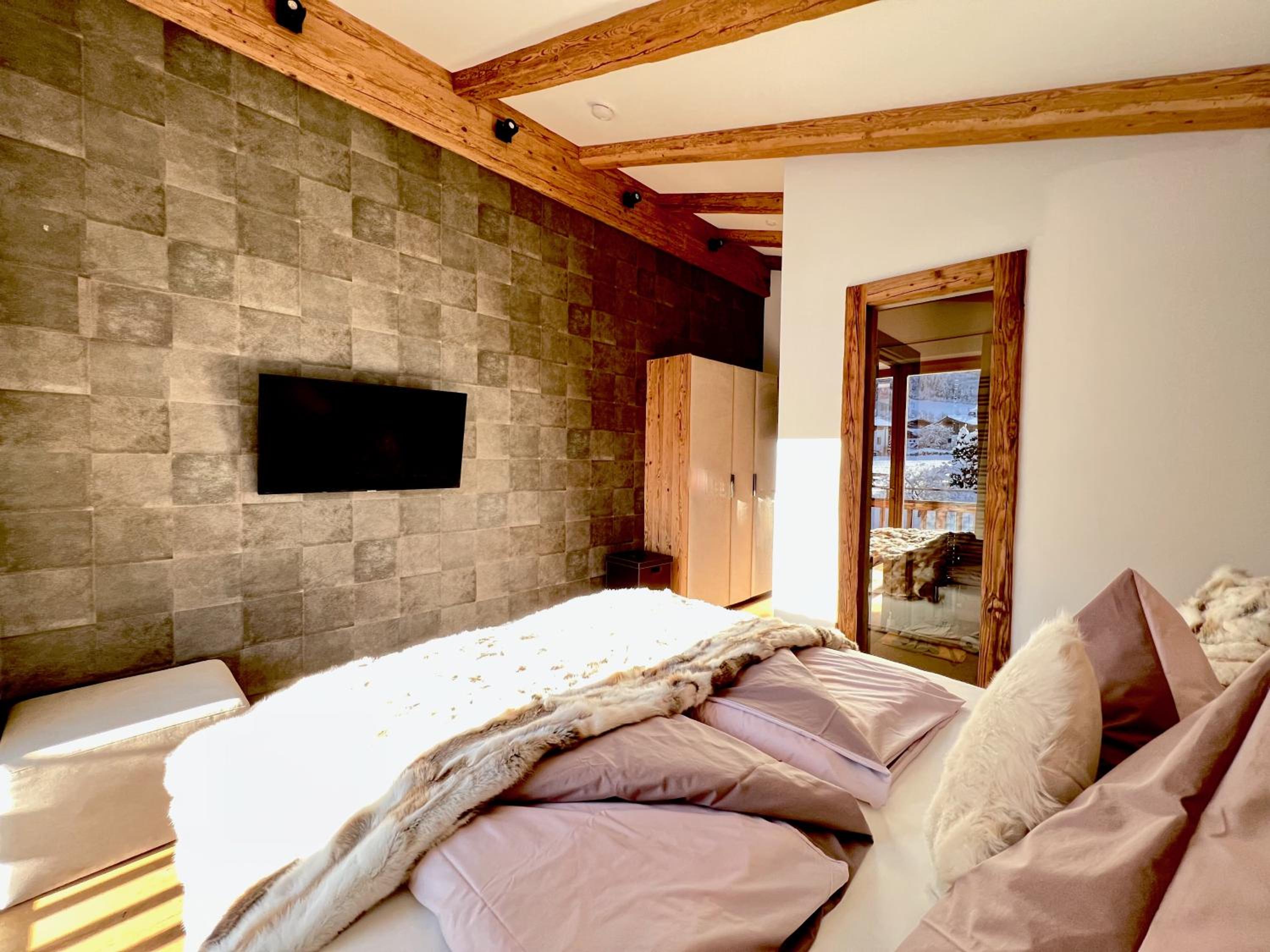 HIDEAWAY DESIGN CHALET by Belle Stay