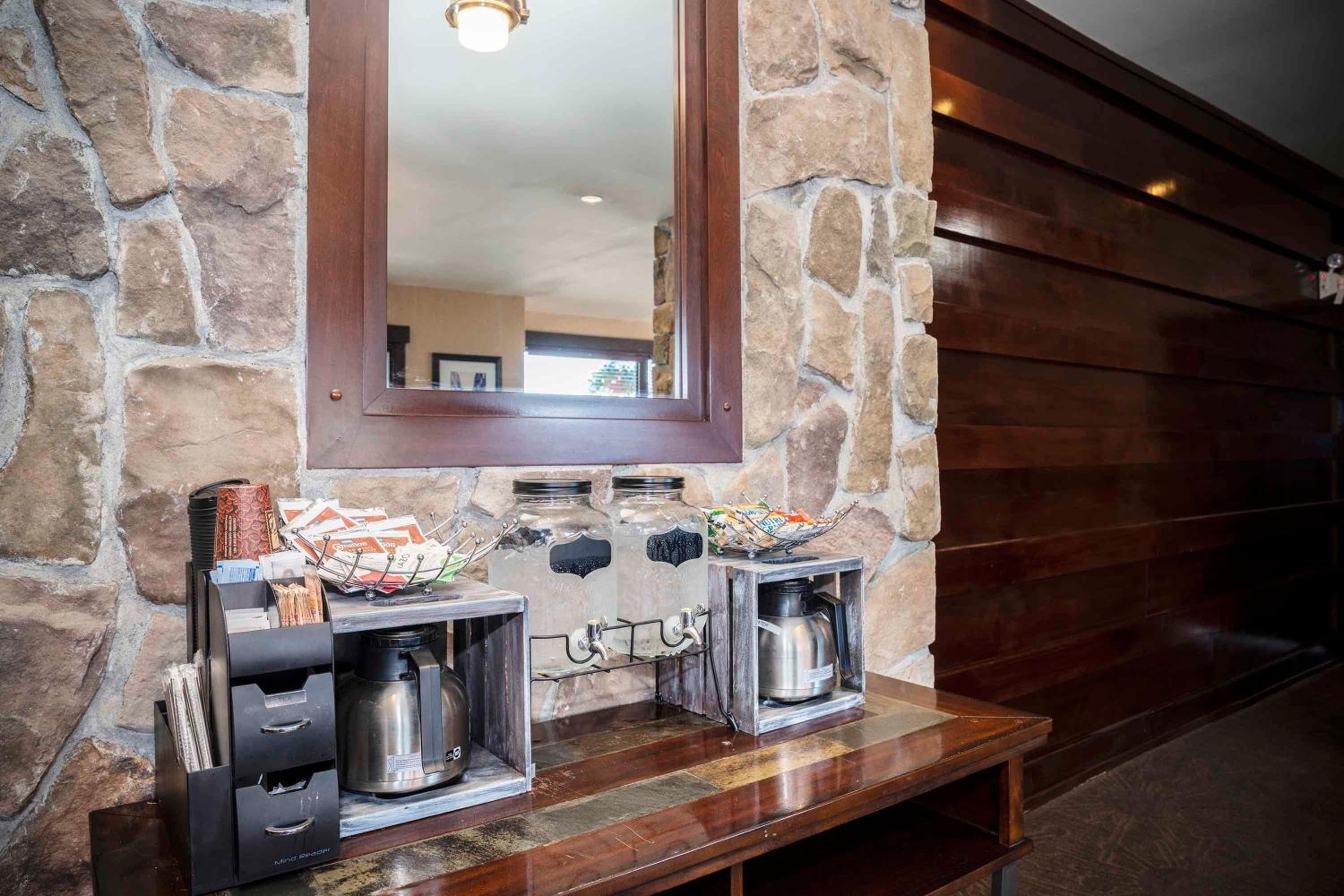 Cranbrook Vacations - Sandman Hotel Cranbrook - Property Image 3