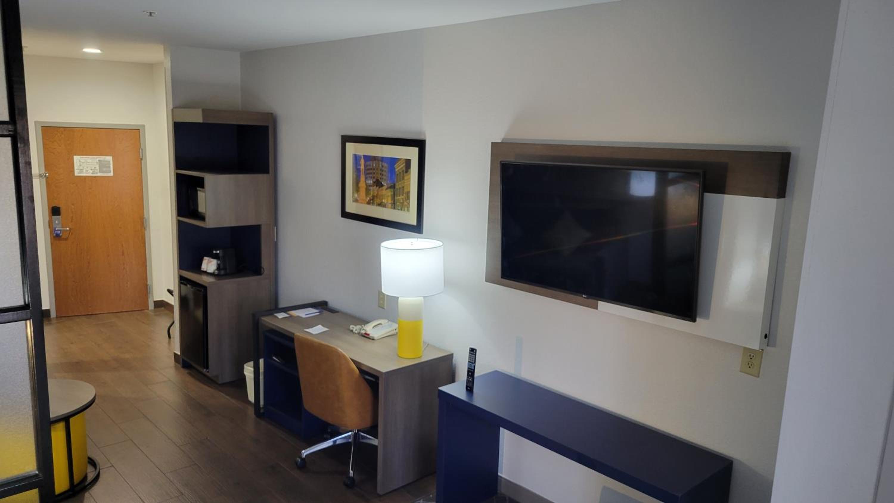 Macon Vacations - Comfort Suites - Property Image 10