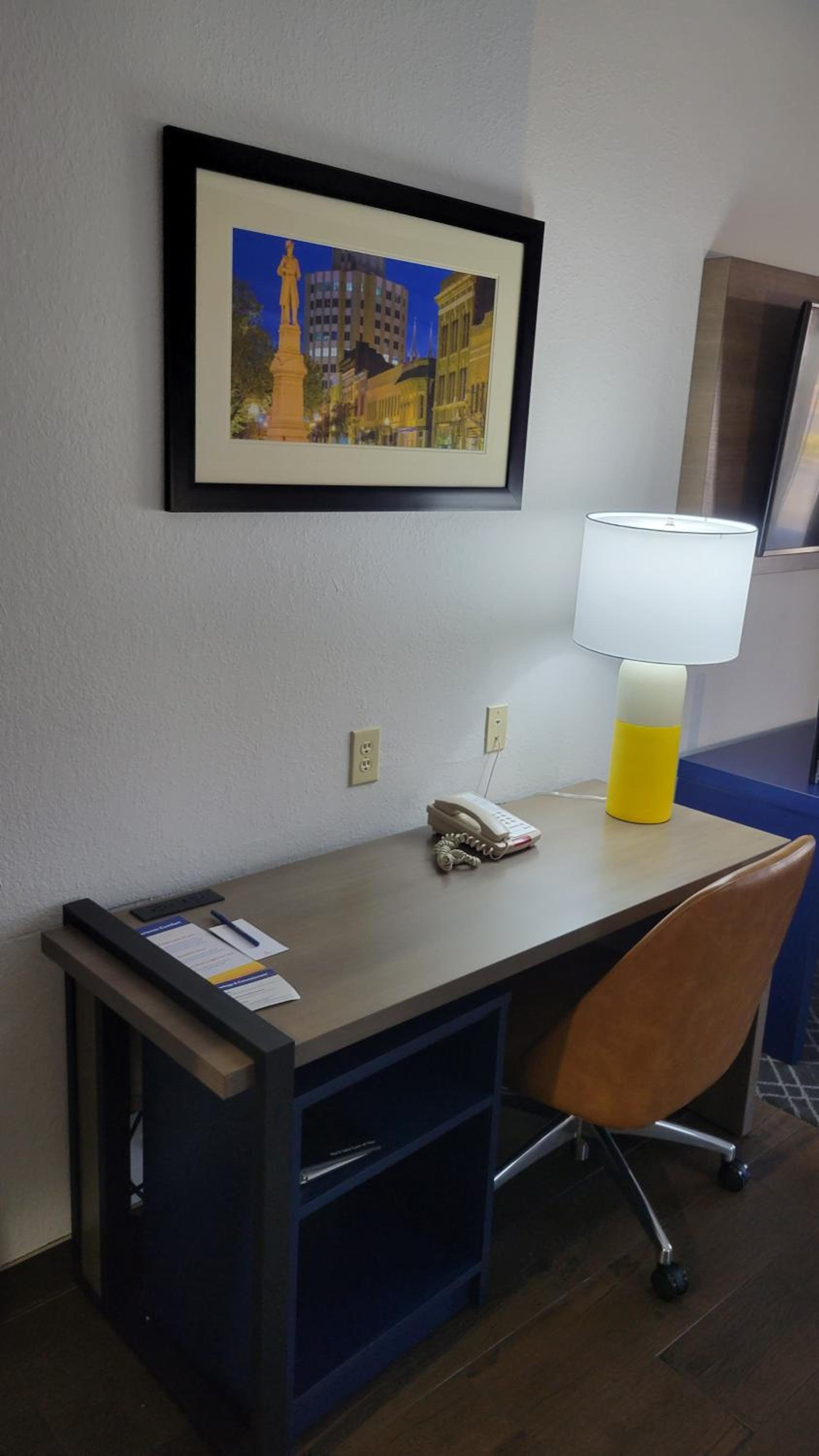 Macon Vacations - Comfort Suites - Property Image 1