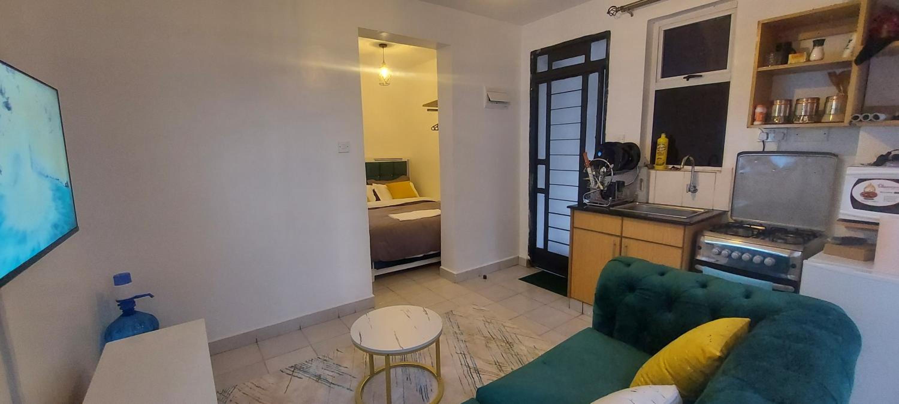 Hipsonic Studio Apartment RaceCourse Gardens