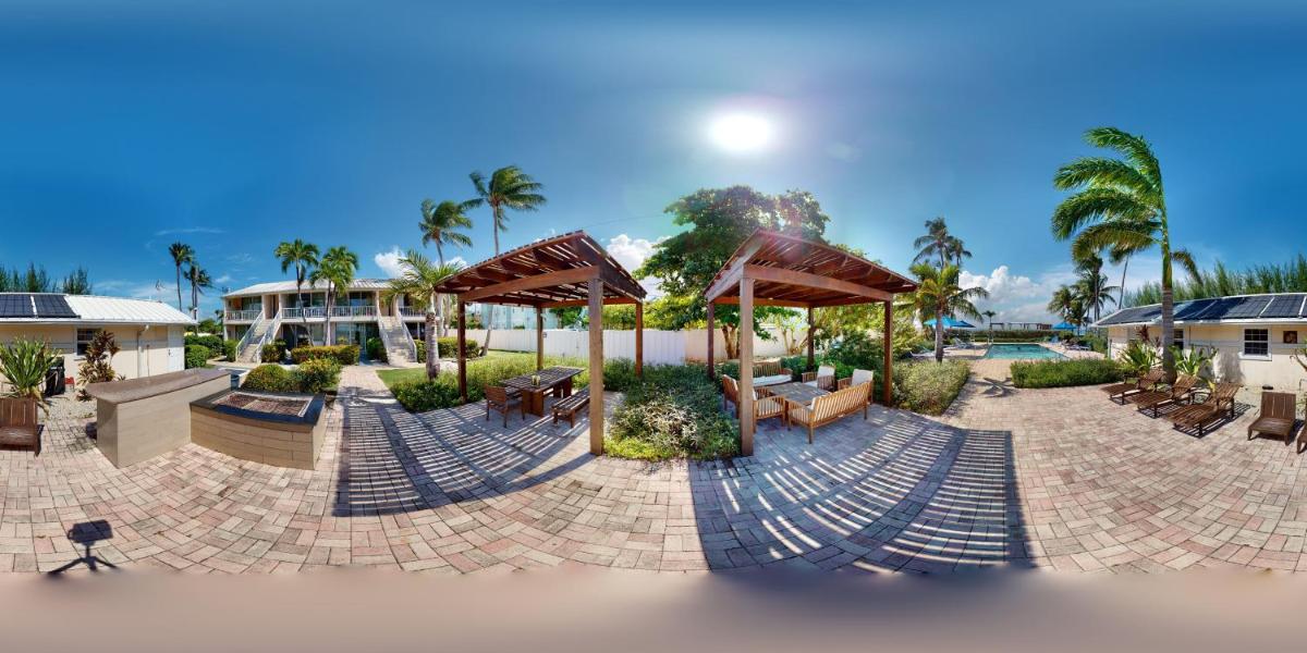 Perfectly Located in the Heart of Seven Mile Beach apts view 5