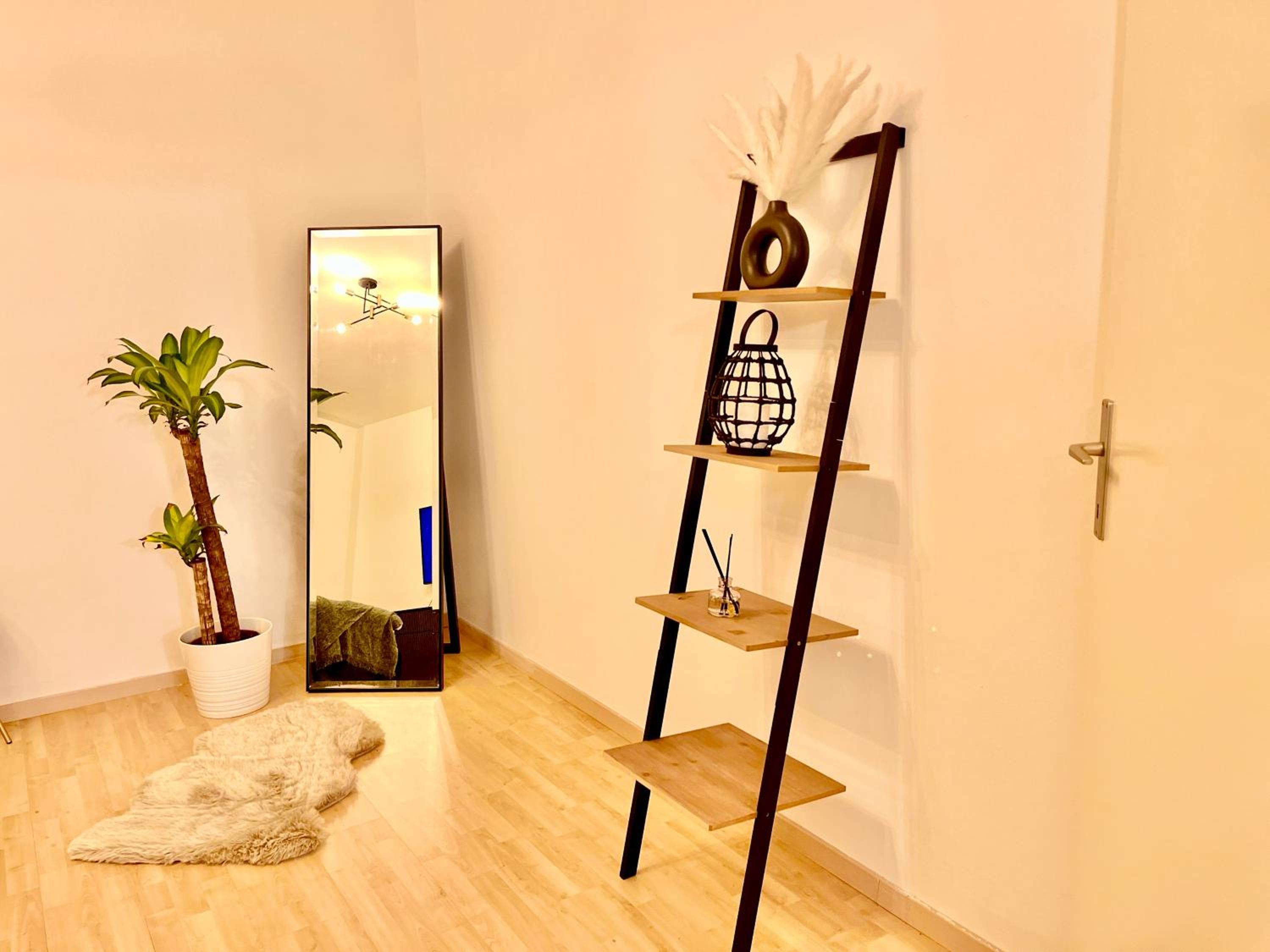Comfy & Warm City Apartment - Self Check-in