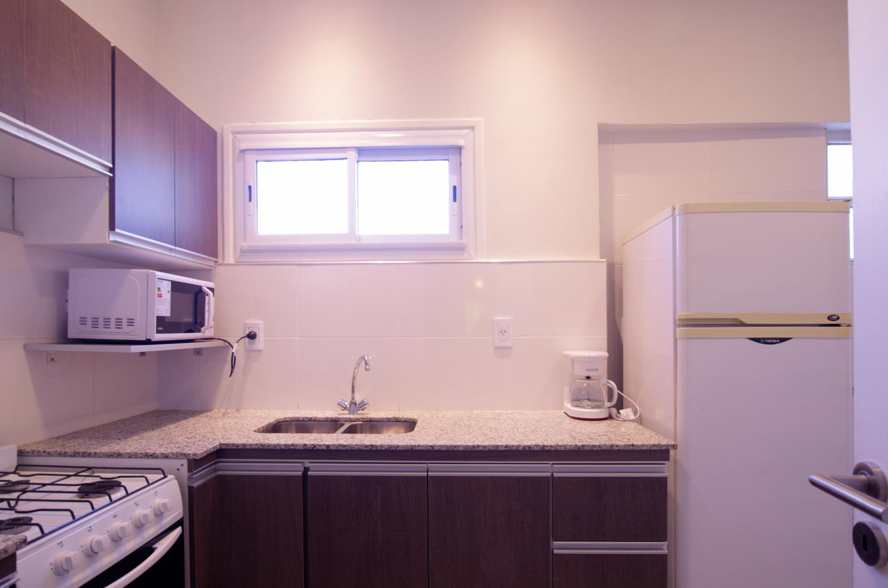 !!CENTRAL LOCATION!! full house 6 for persons