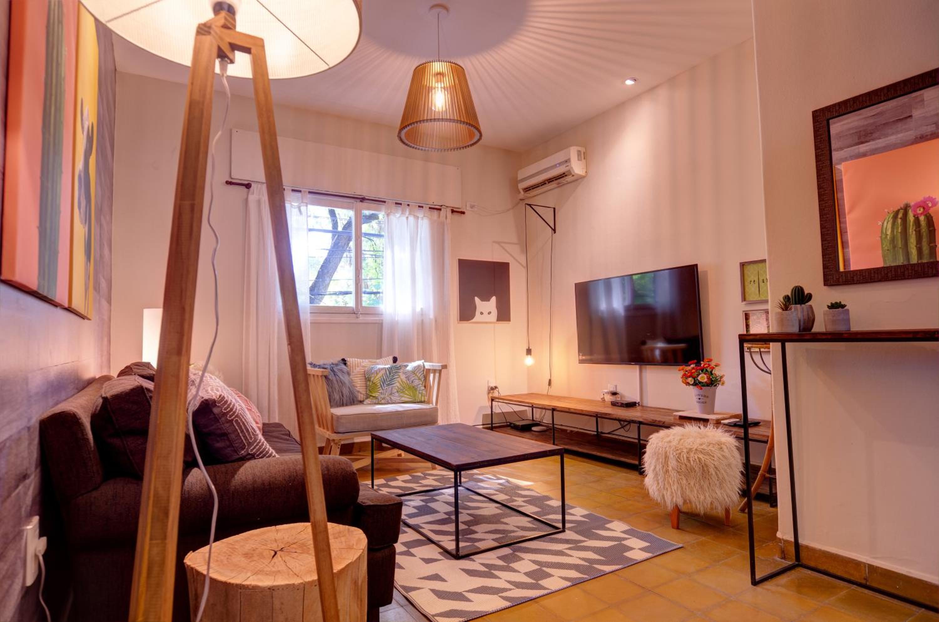 !!CENTRAL LOCATION!! full house 6 for persons