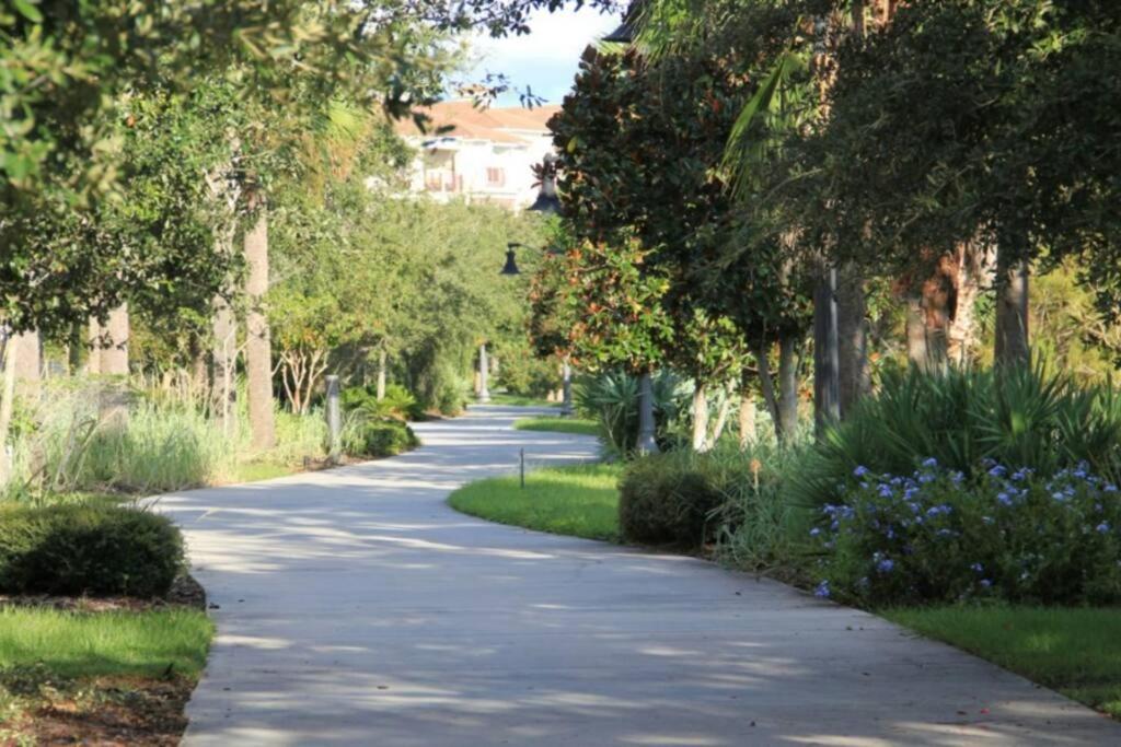 Stylish Vista Cay Lakeview Nirvana Near all Theme Parks, and walk to the Convention Center