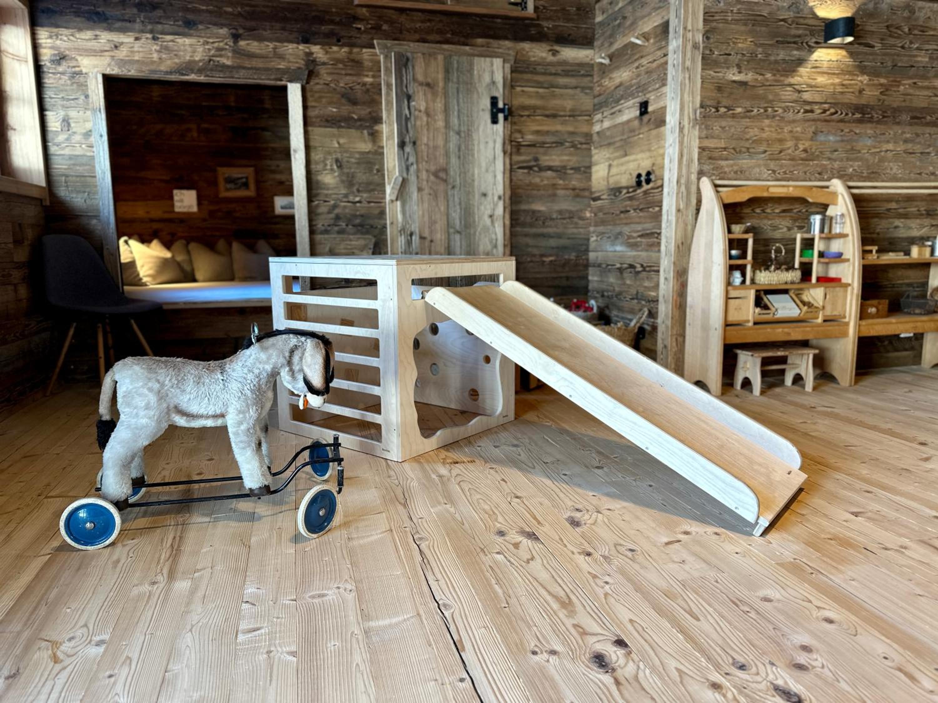 ChaletWK - Luxury old wood mountain chalet in a sunny secluded location with gym, sauna & whirlpool