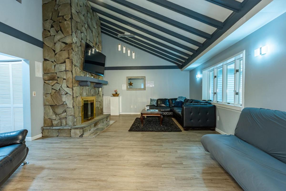 Poconos Home with Marshall's Creek Views - Nearby Ski, HUGE Private 6 Bedroom Home! view 5