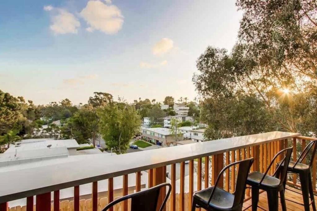 Fabulous New 4BR/3BA House in Mission Hills view 5
