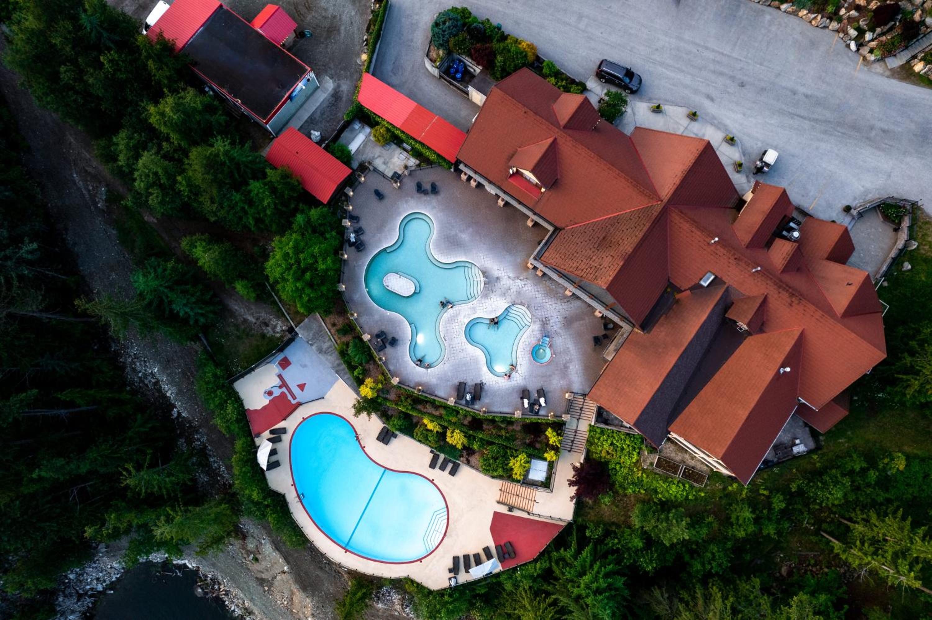 Halcyon Hot Springs Resort
