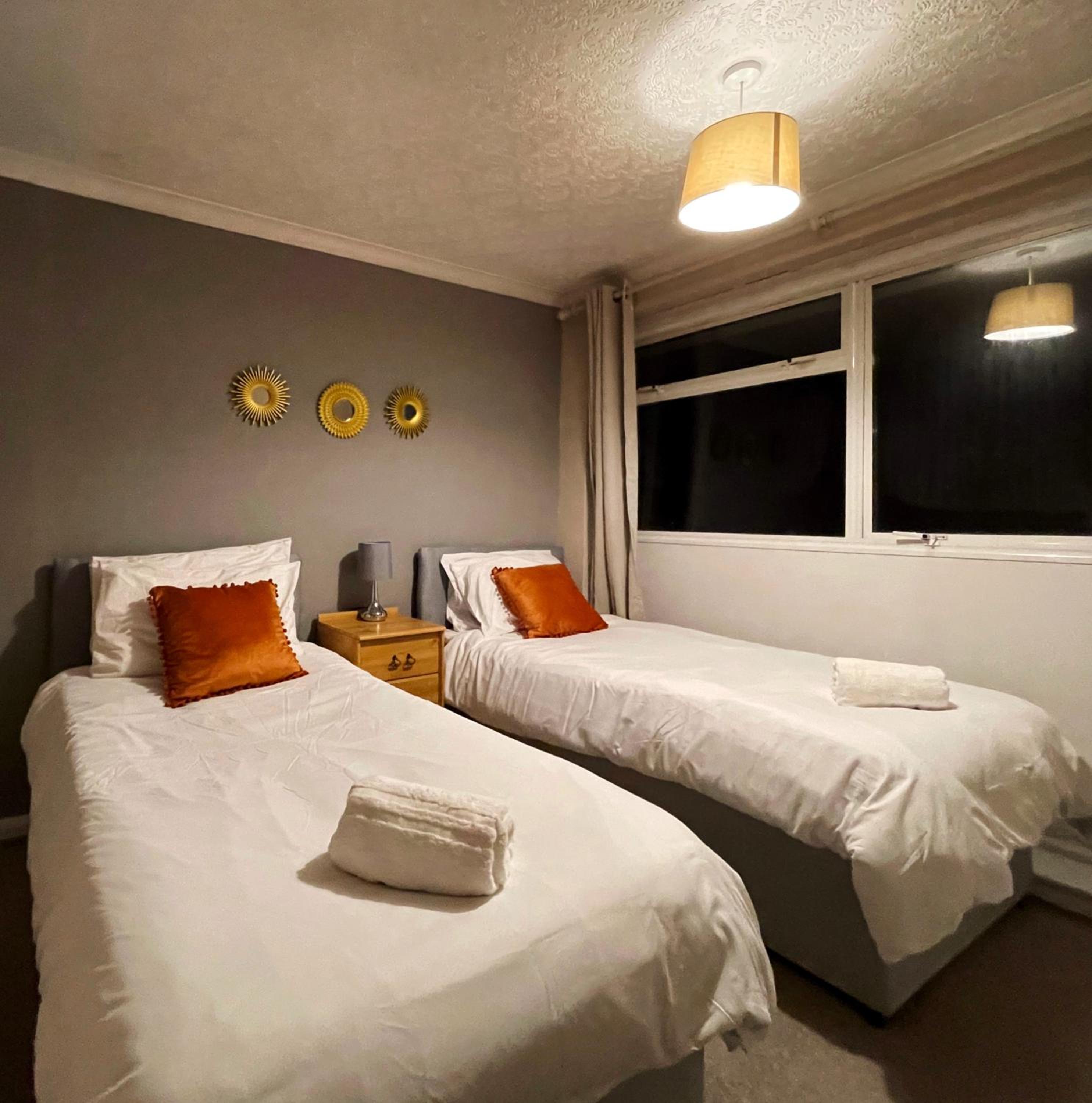 Vintage 3 Bedroom House near Catford - 1 Double Bed, 3 Single Beds, Max 5 people