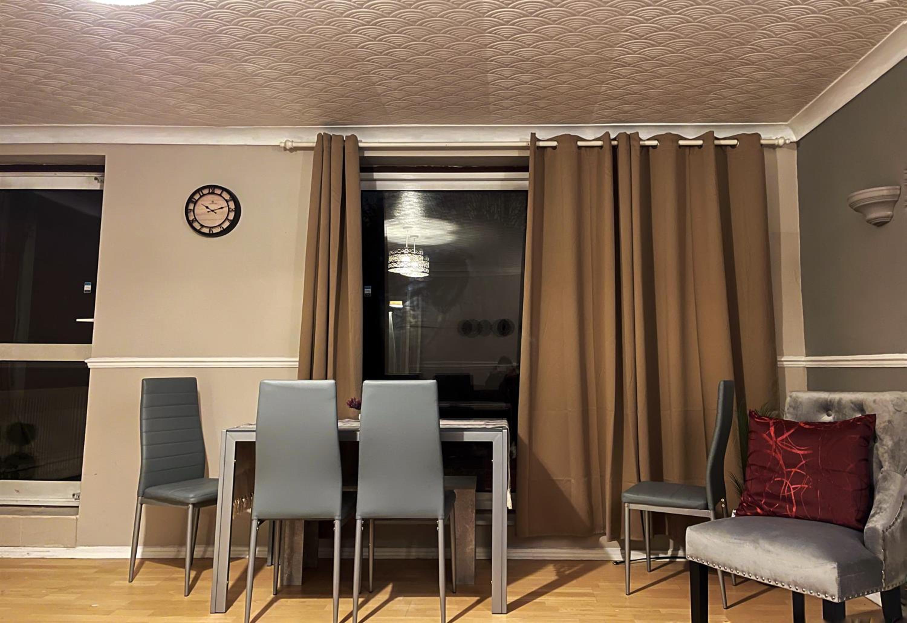 Vintage 3 Bedroom House near Catford - 1 Double Bed, 3 Single Beds, Max 5 people