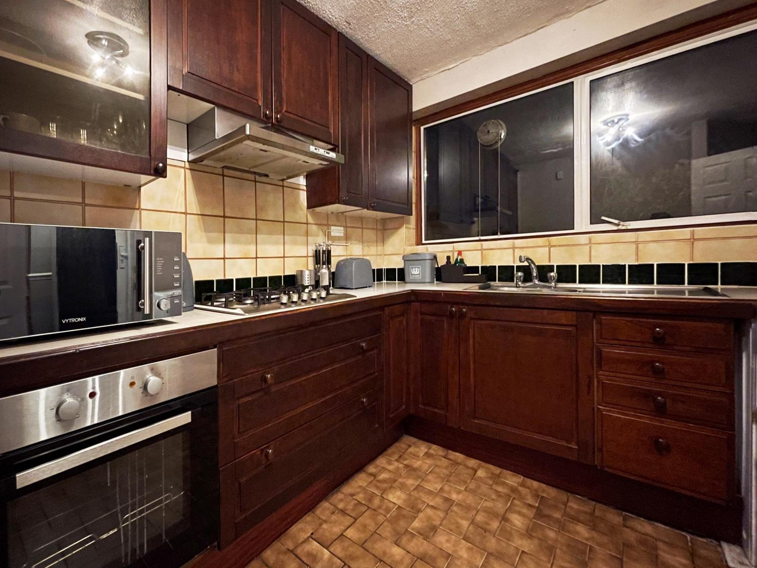 Vintage 3 Bedroom House near Catford - 1 Double Bed, 3 Single Beds, Max 5 people