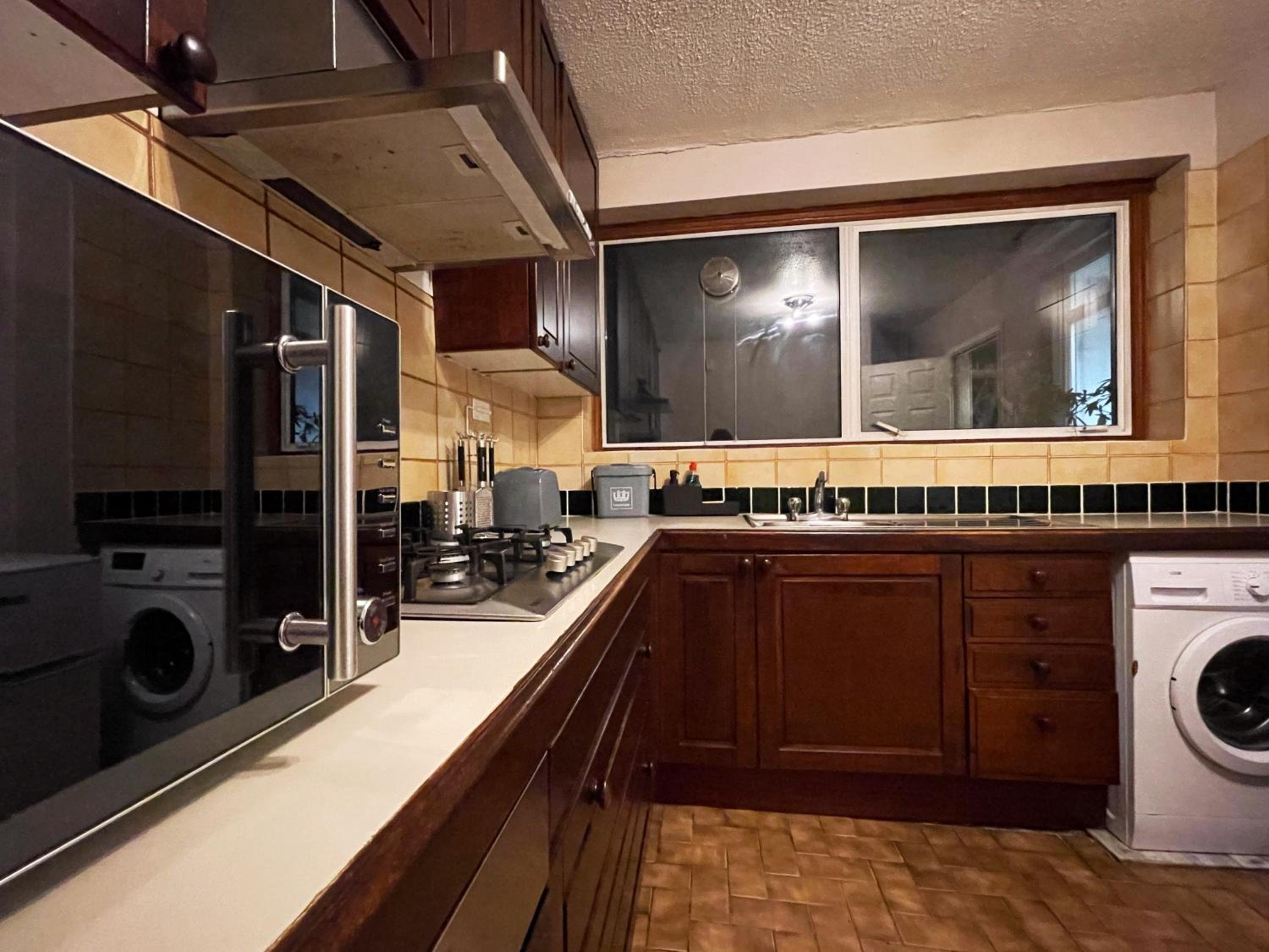 Vintage 3 Bedroom House near Catford - 1 Double Bed, 3 Single Beds, Max 5 people