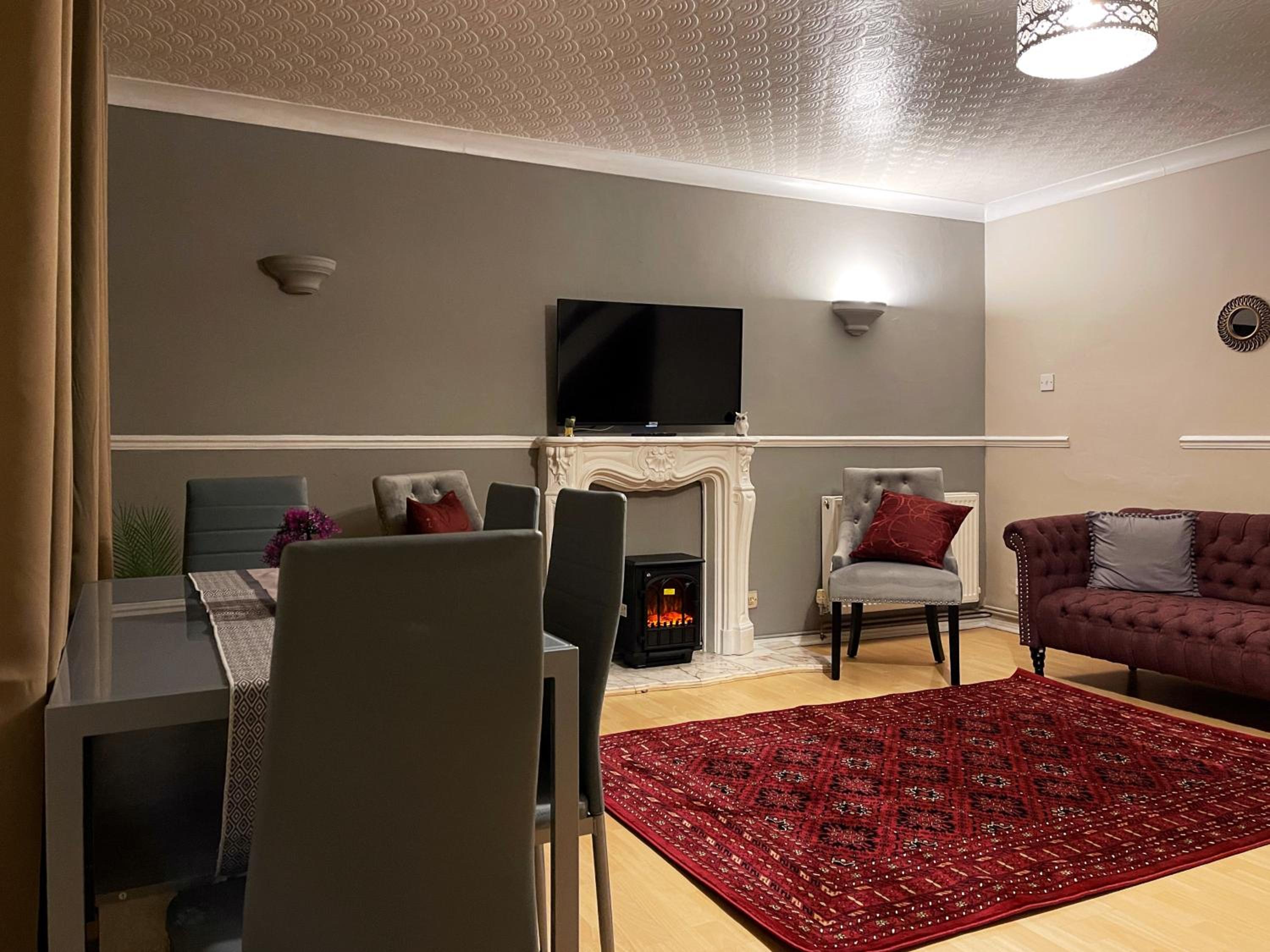 Vintage 3 Bedroom House near Catford - 1 Double Bed, 3 Single Beds, Max 5 people