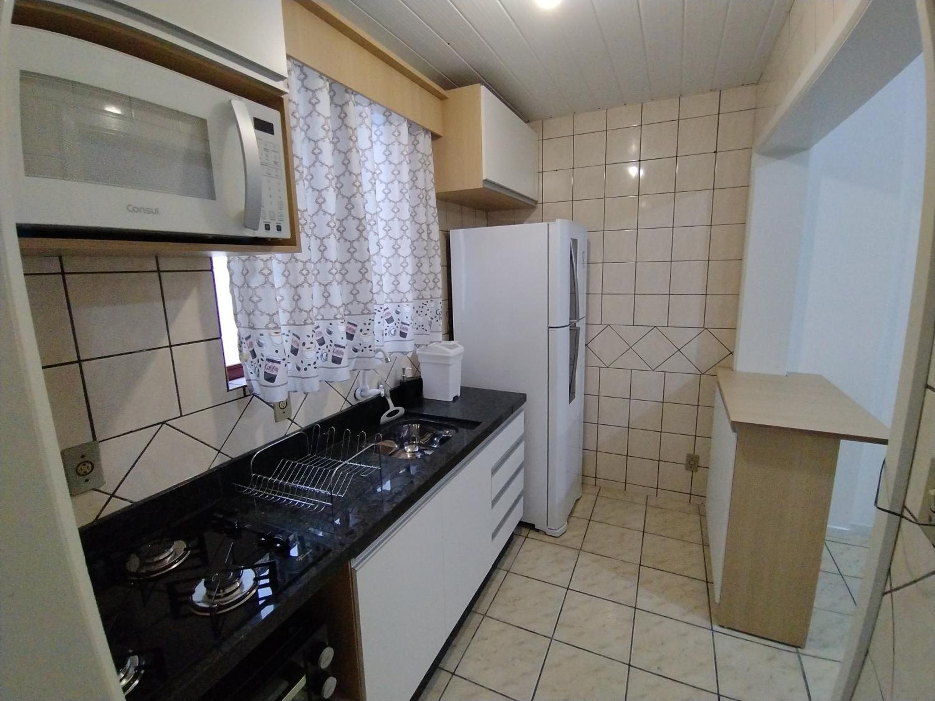 Apto 3 quartos e 2 banheiro.