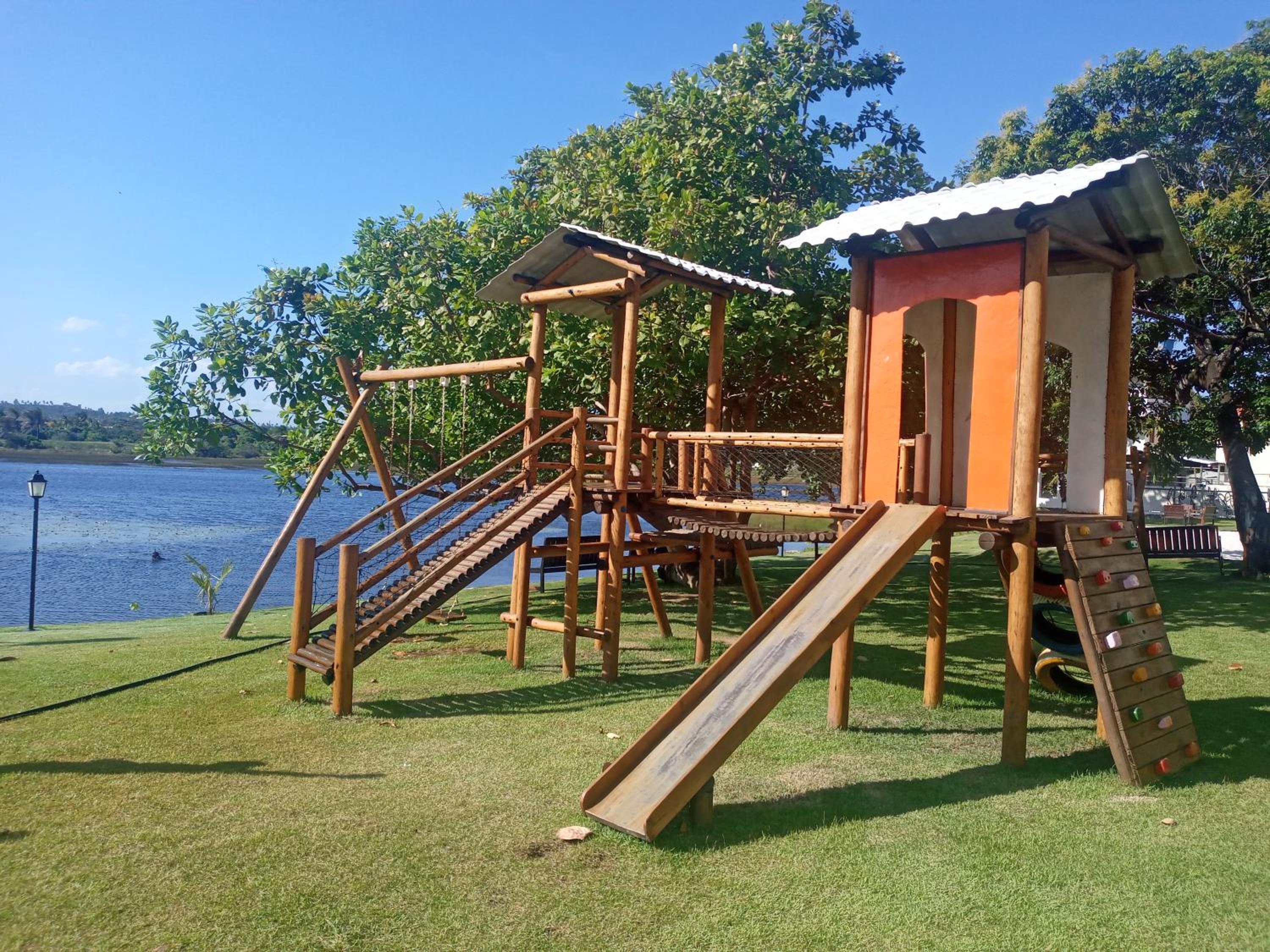 Condomínio Porto Smeralda - Guarajuba - apto 2 quartos - suítes