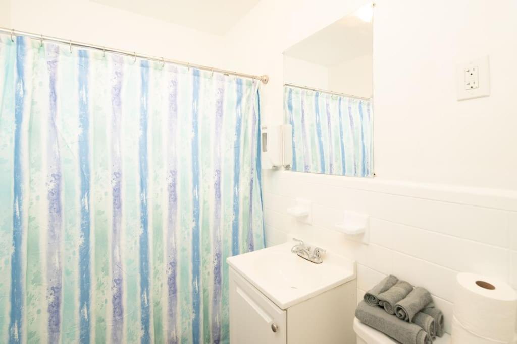 Modern 5 Bedroom Miami Home 15 Min to the Beach
