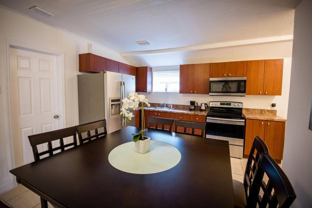 3 Bedroom Miami Home 15 Minutes to the Beach