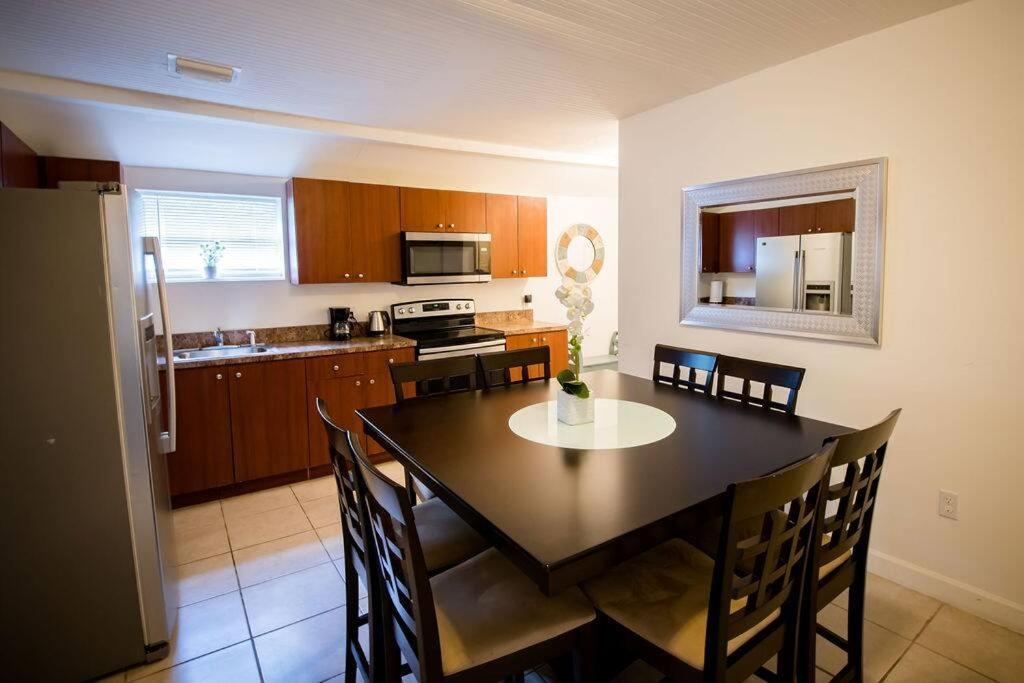 3 Bedroom Miami Home 15 Minutes to the Beach