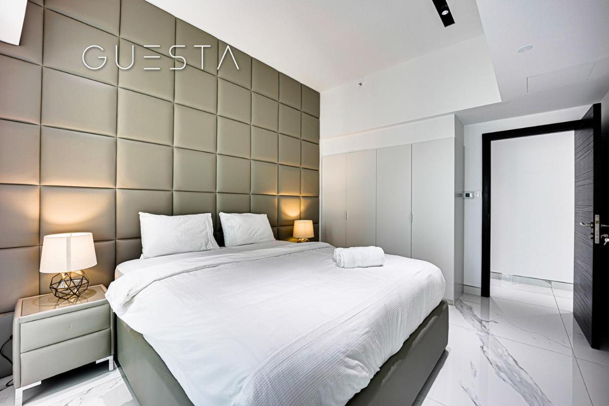 Cayan Tower, Dubai Marina