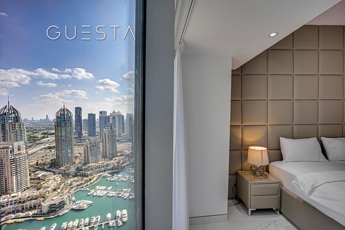 Cayan Tower, Dubai Marina