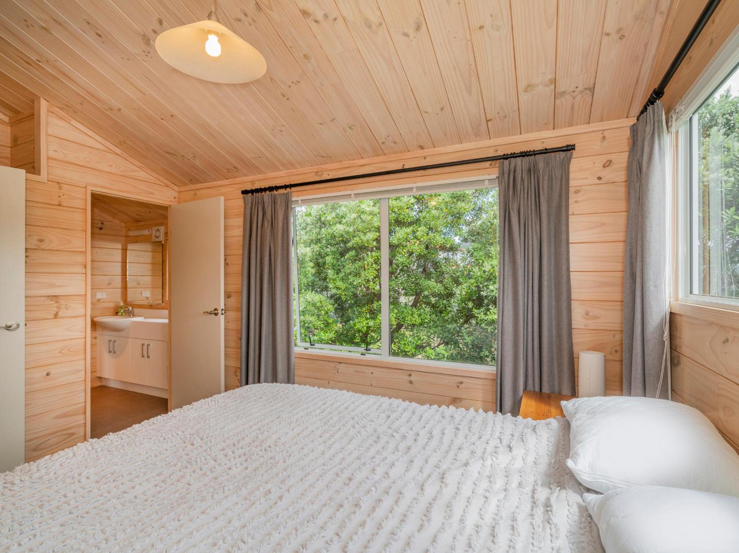 Ocean Beach Beauty - Tairua Holiday Home view 4