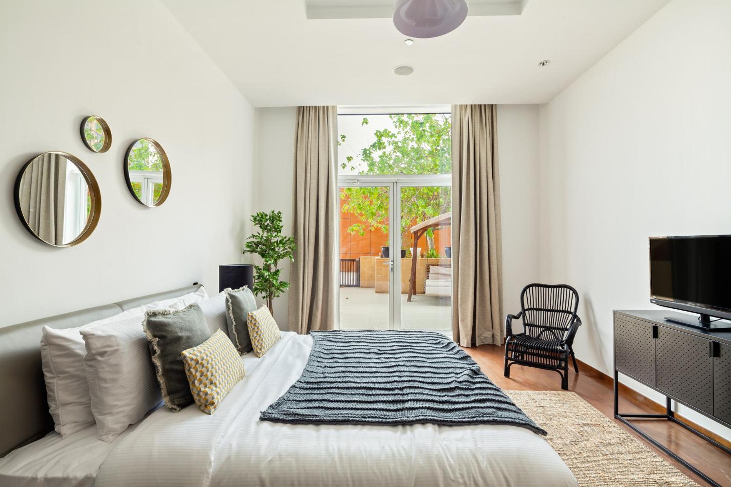 Tiara Beach Residences, Palm Jumeirah Dubai - Mint Stay