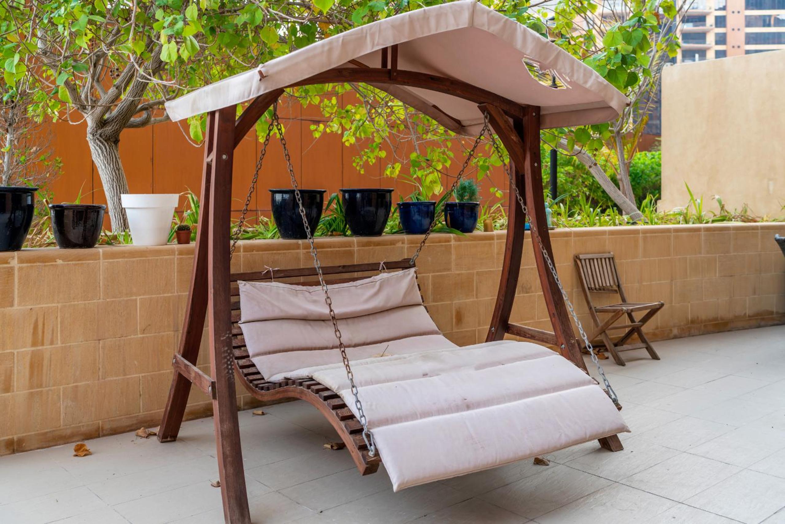 Tiara Beach Residences, Palm Jumeirah Dubai - Mint Stay