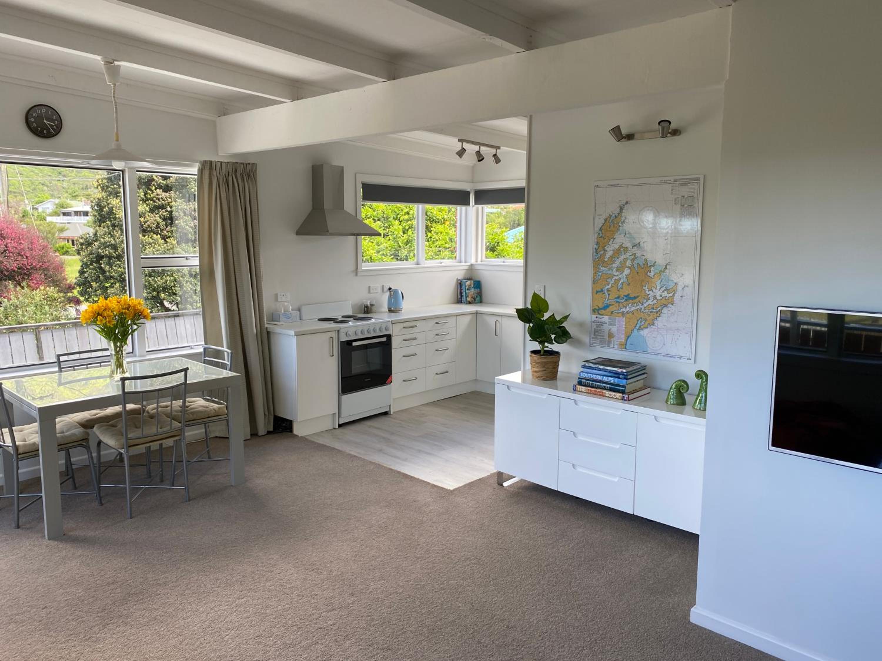 Sounds Good - Waikawa Holiday Home and Berth view 2