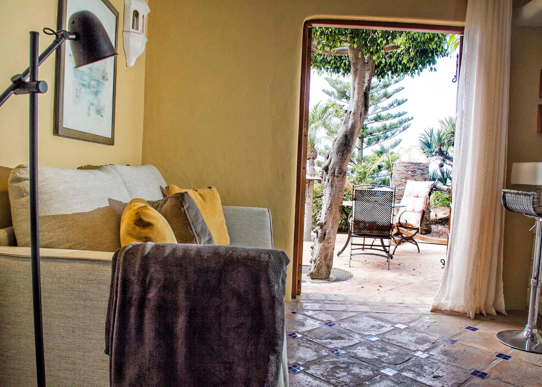 El Refugio Apartments & Villa