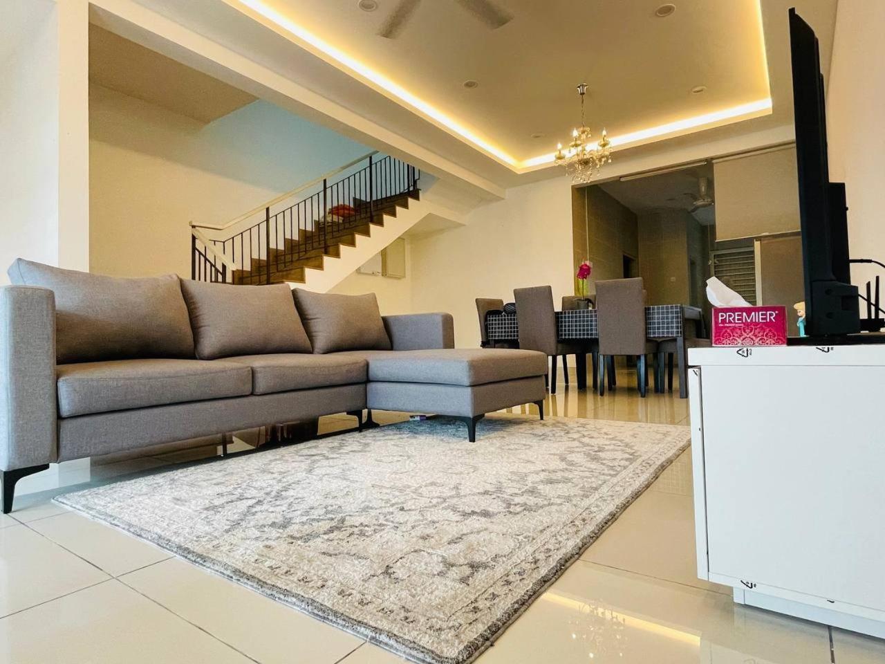 Homestay 3BR near Setia Alam