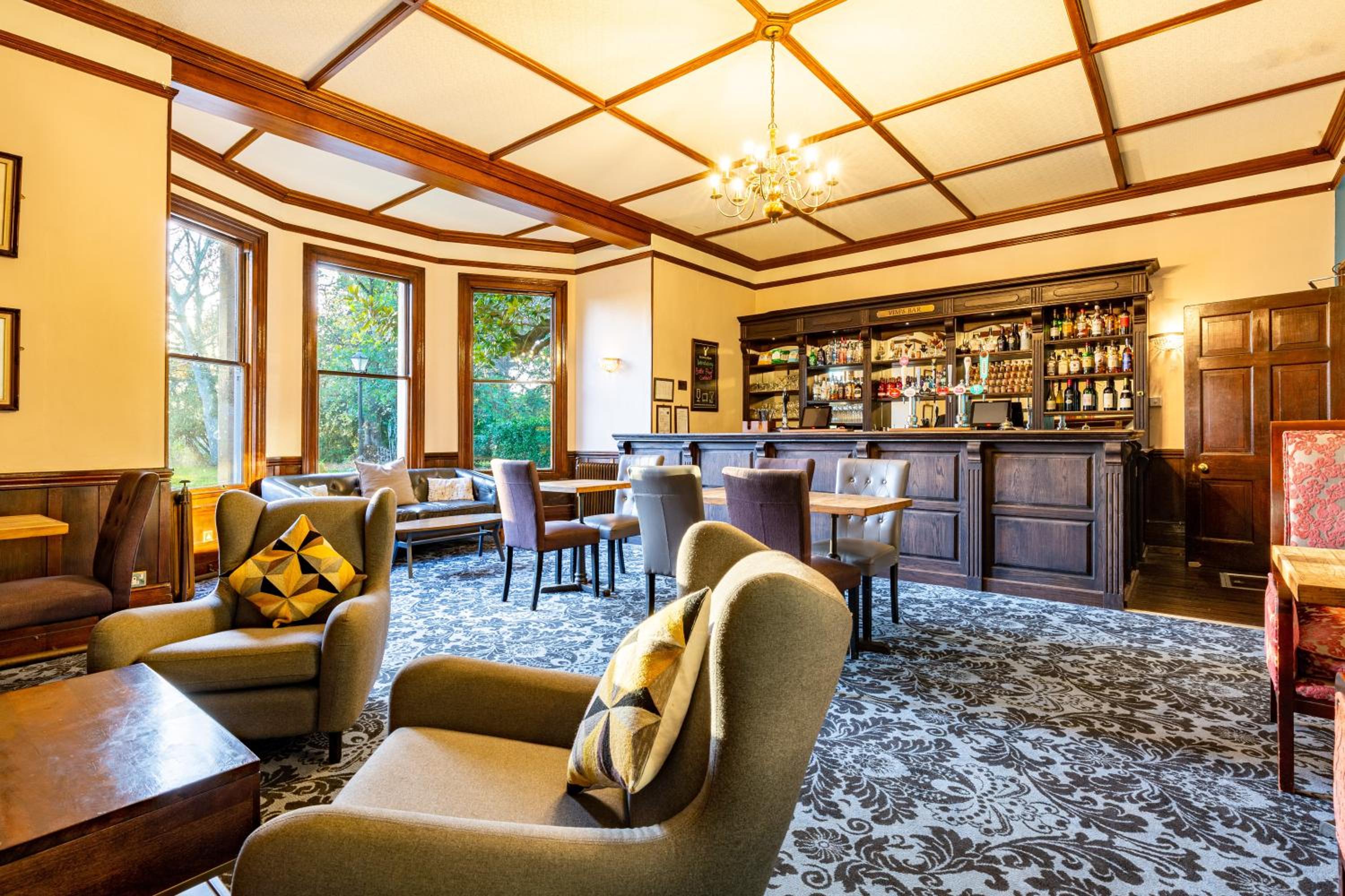 Woodland Manor Hotel