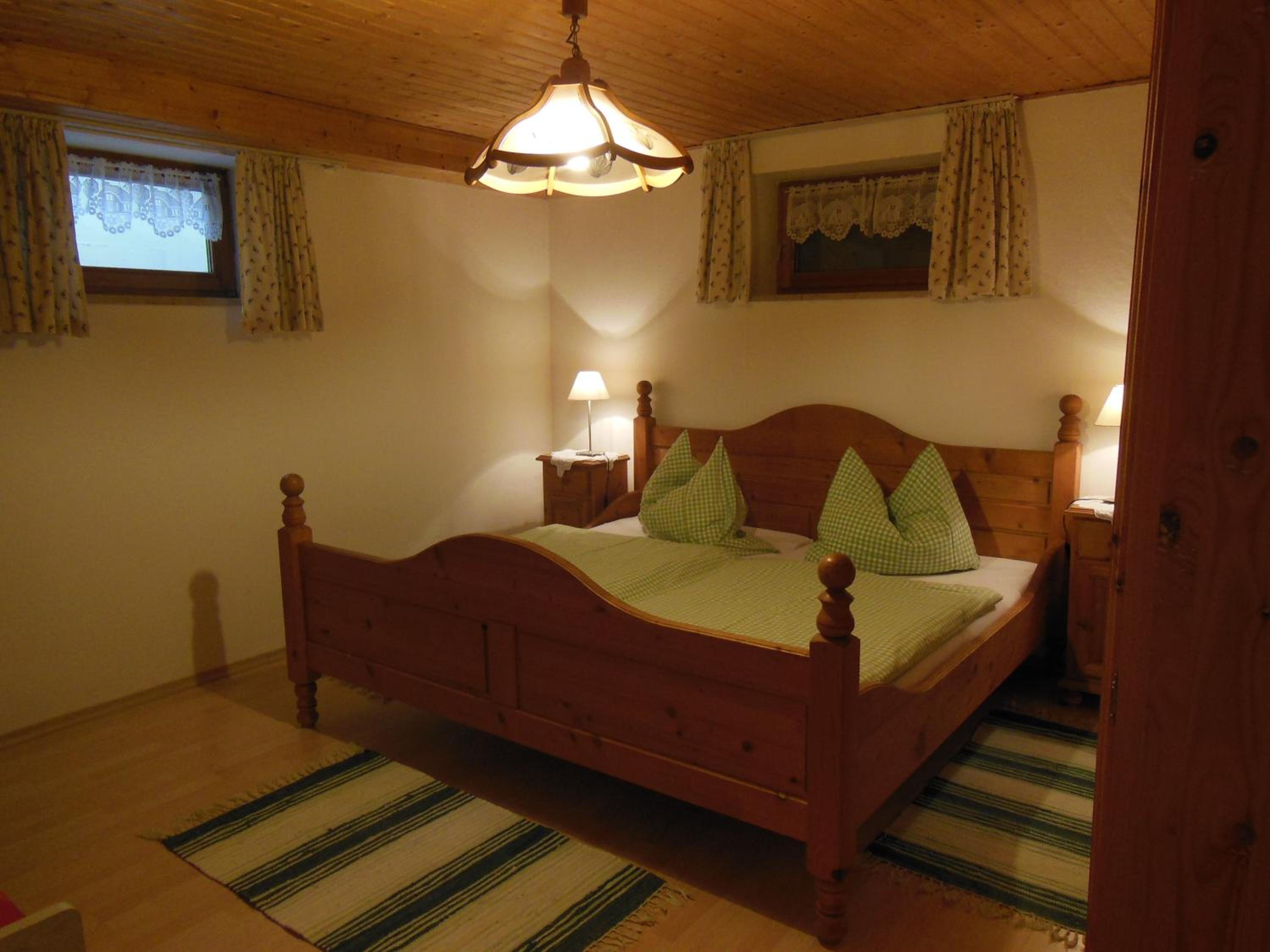 Appartement im Souterrain mit Terrasse