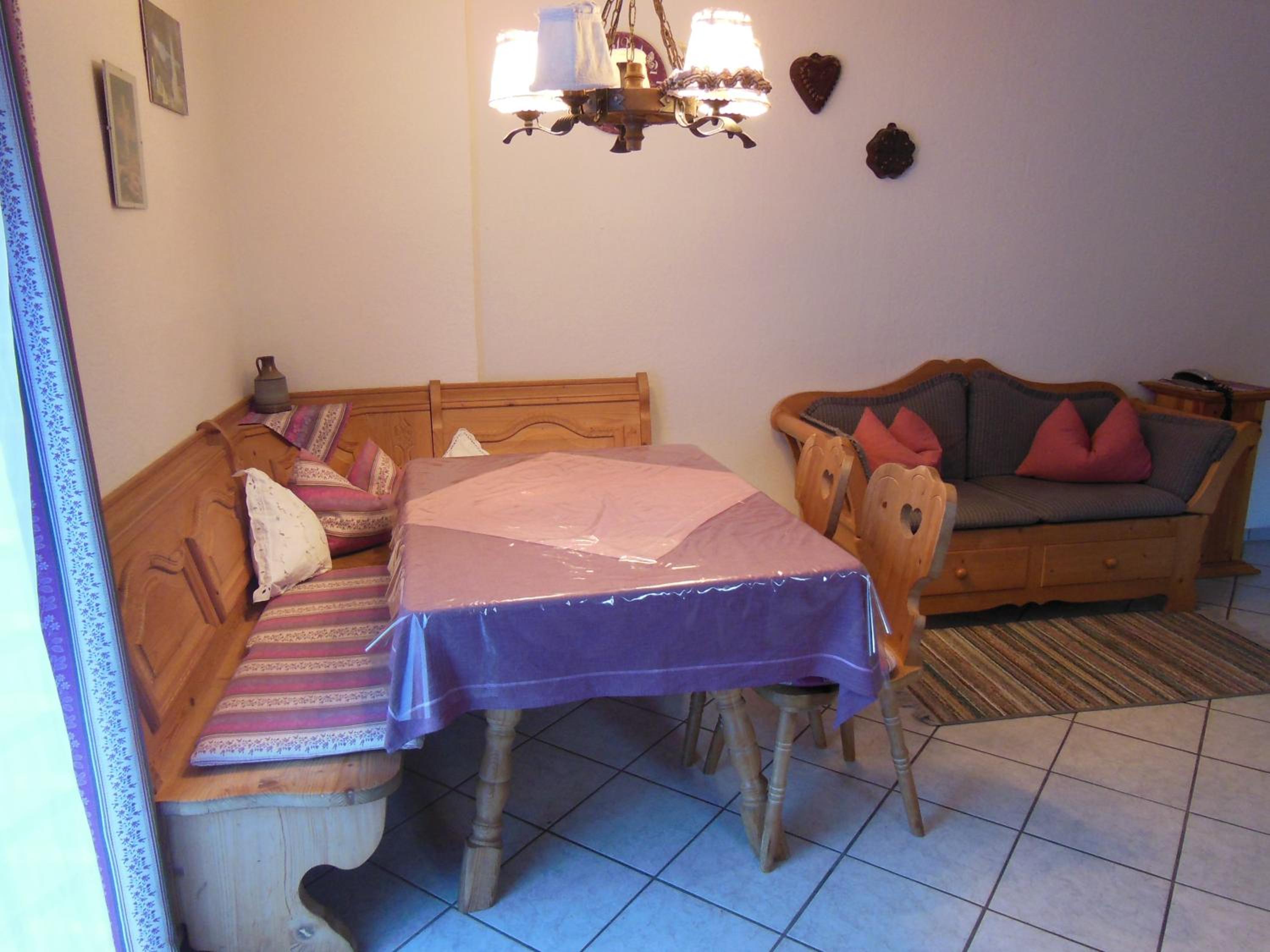 Appartement im Souterrain mit Terrasse