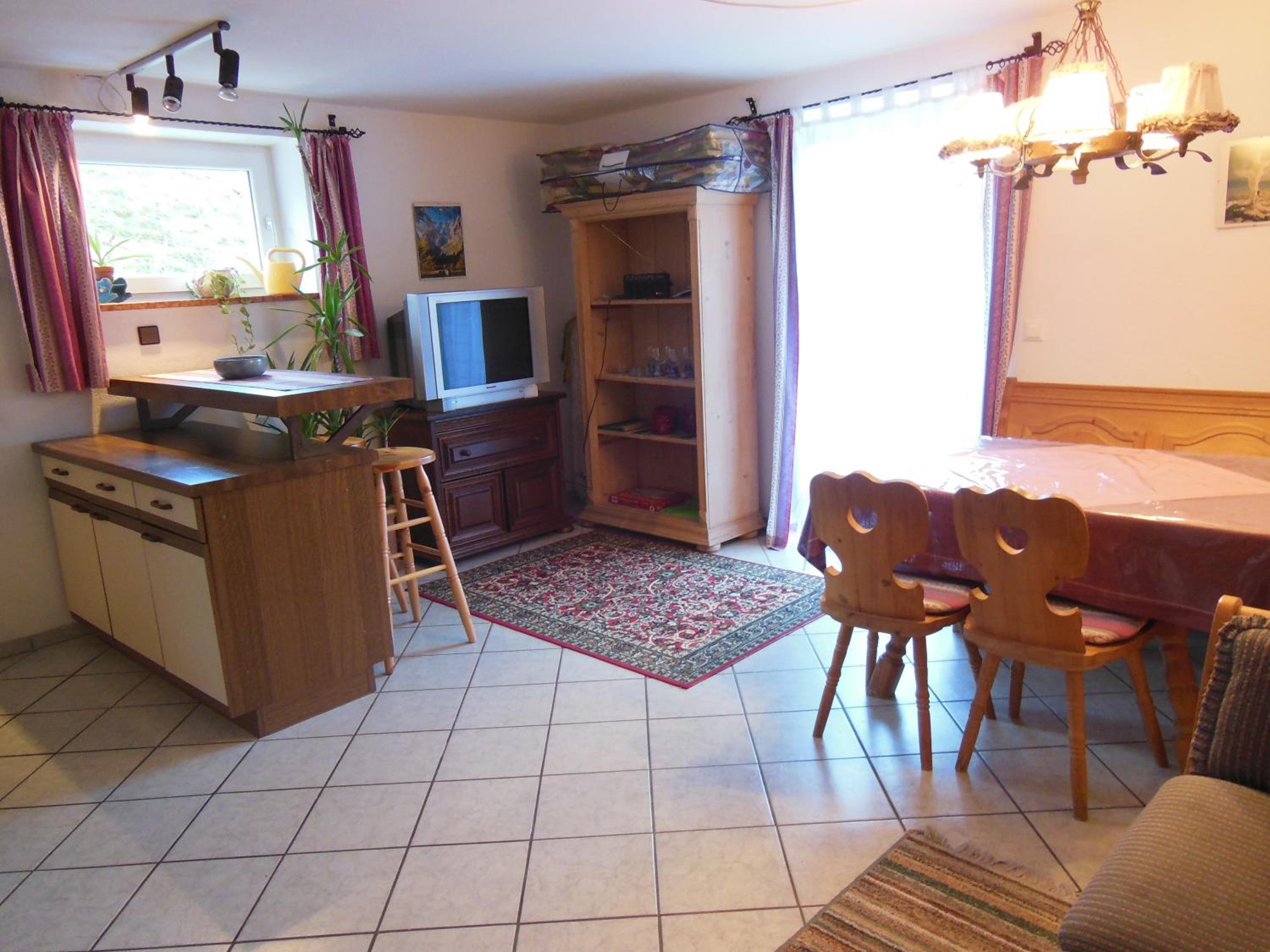 Appartement im Souterrain mit Terrasse