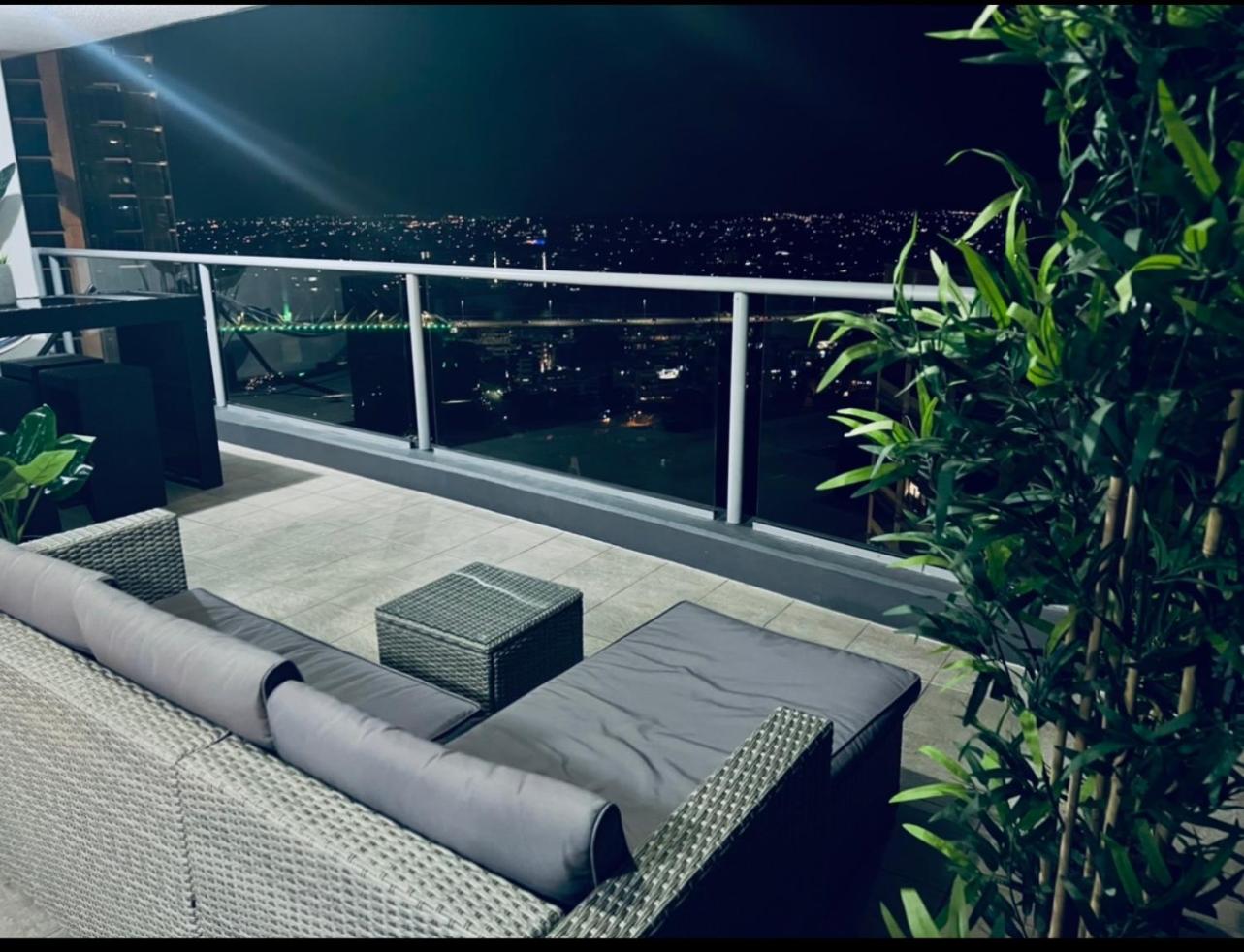 Brisbane Break Panoramic River Views Free Parking