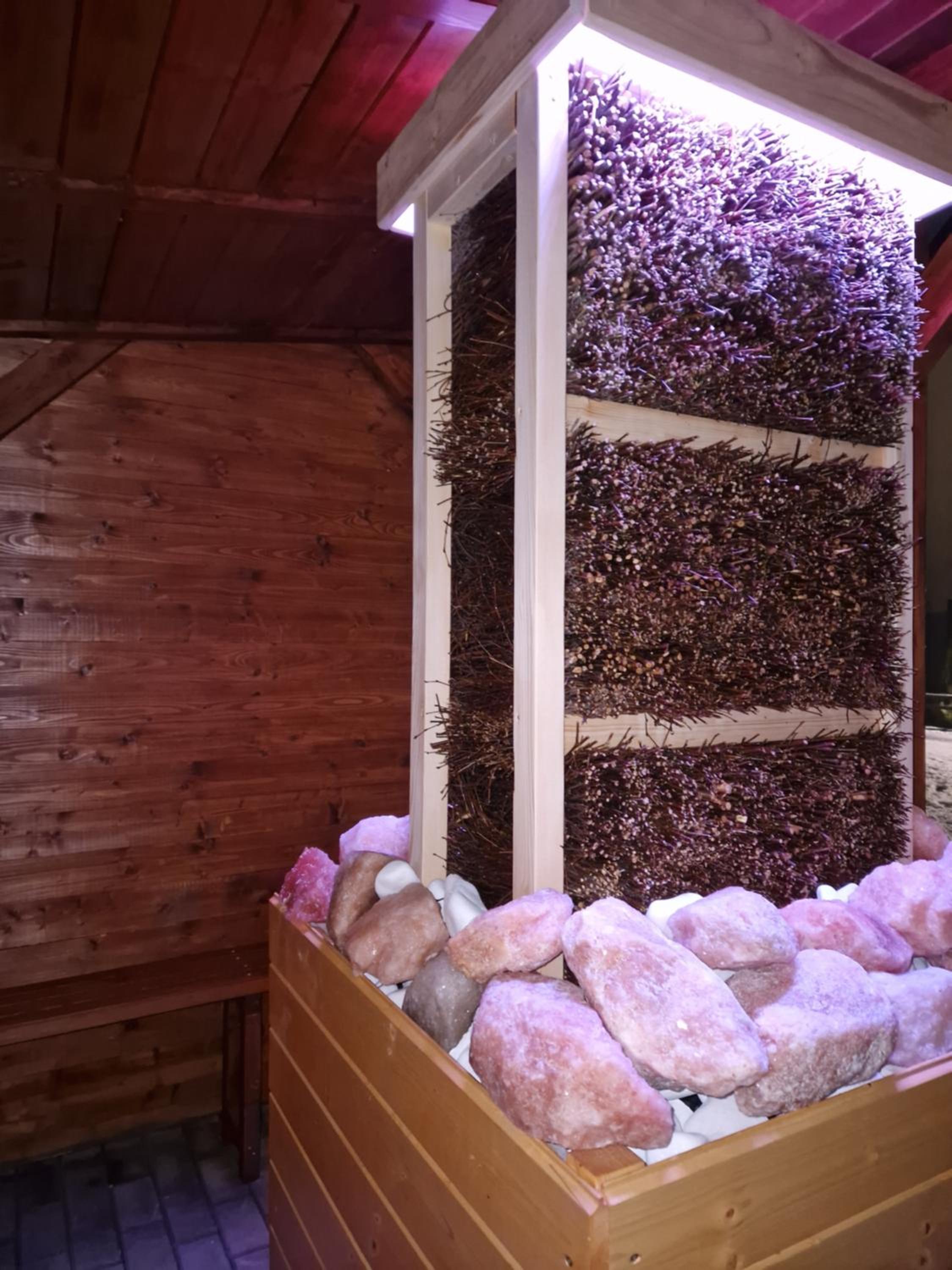 Apartament z Tężnią Solankową, Sauną, Kominkiem LED nad Jeziorem Żywieckim