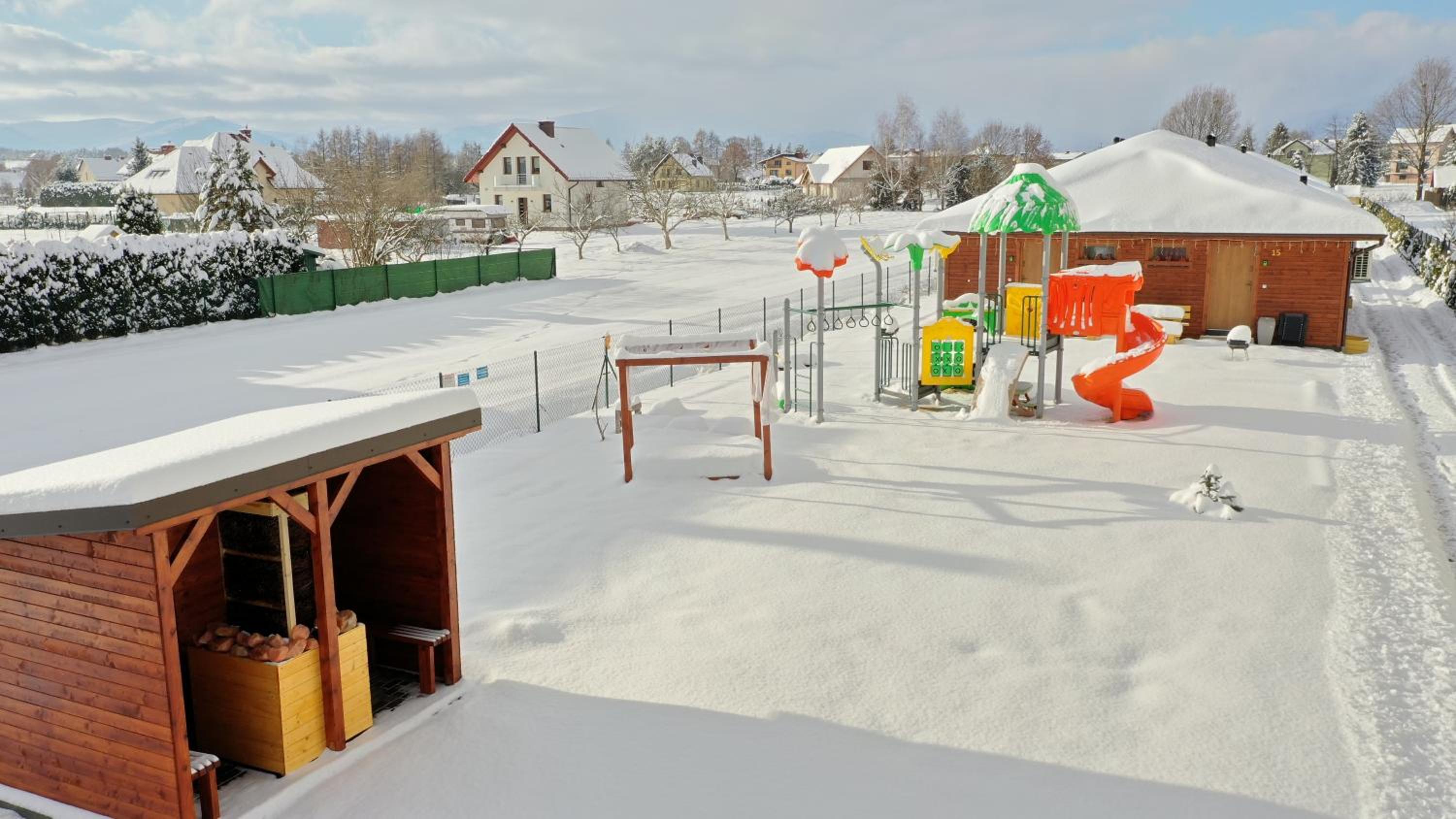Apartament z Tężnią Solankową, Sauną, Kominkiem LED nad Jeziorem Żywieckim
