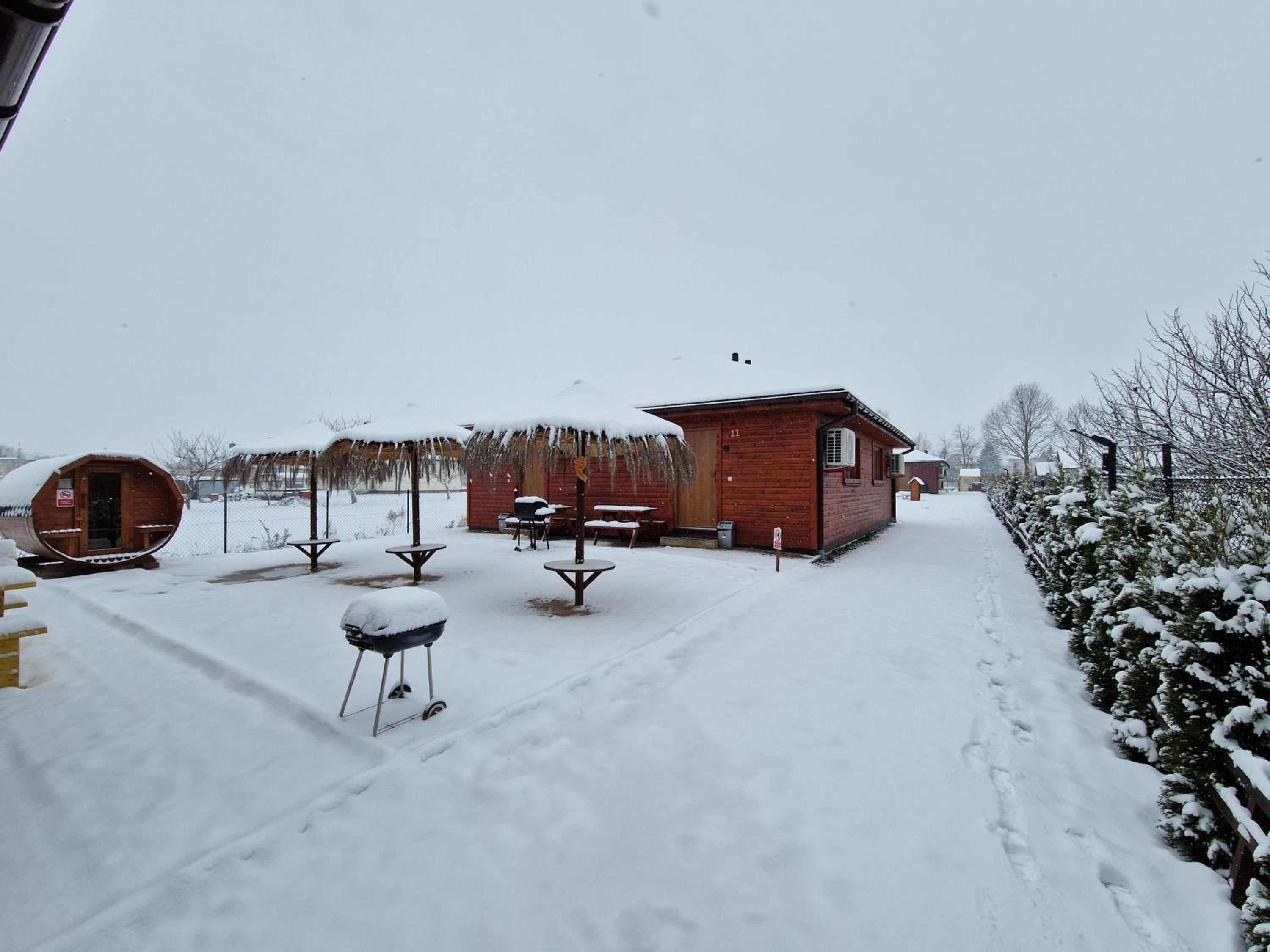 Apartament z Tężnią Solankową, Sauną, Kominkiem LED nad Jeziorem Żywieckim
