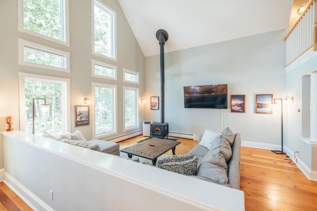 Waterfront, Luxury, Spacious home in Freeport! view 5