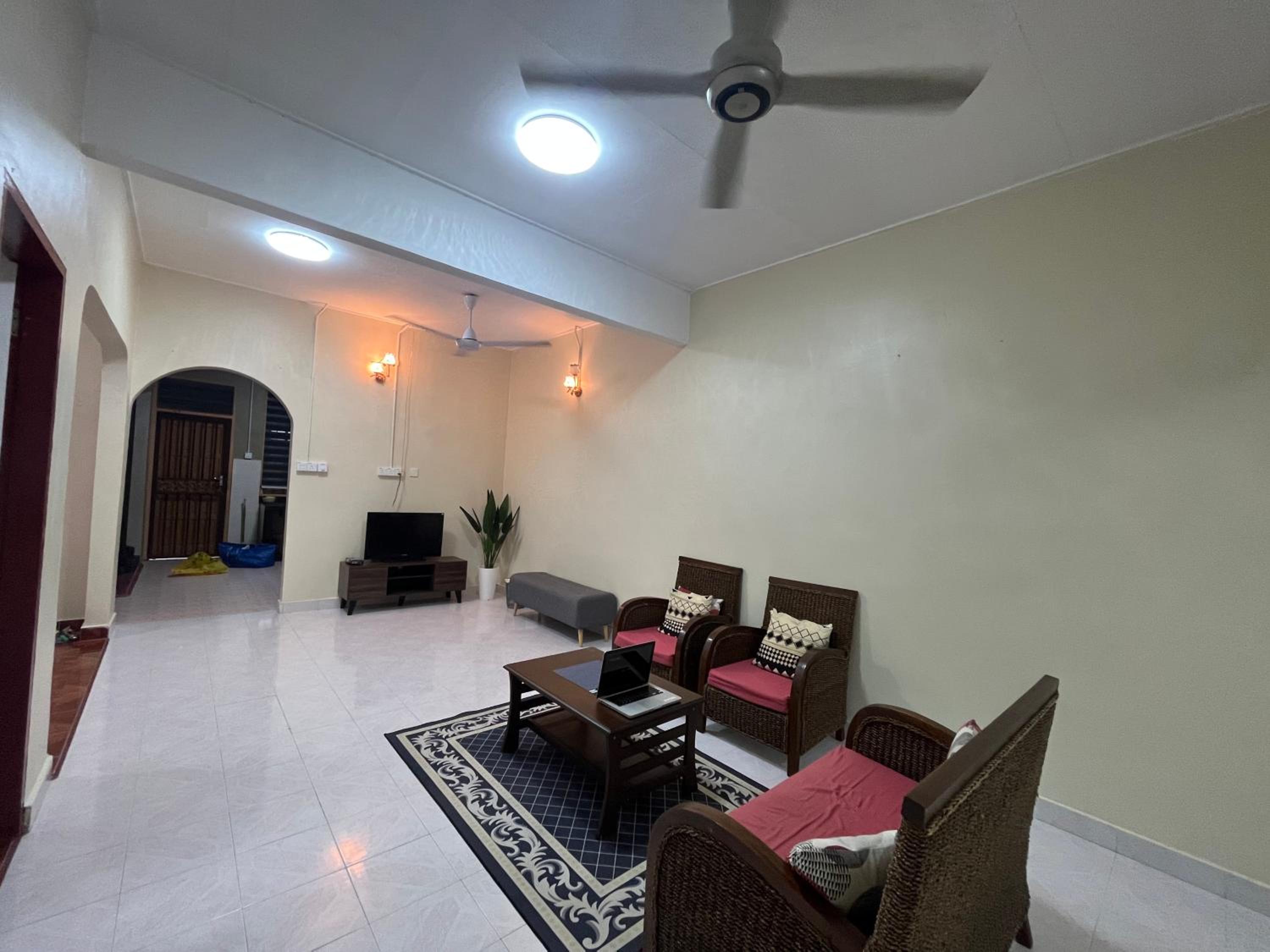AHZA MY HOMESTAY KEMAMAN