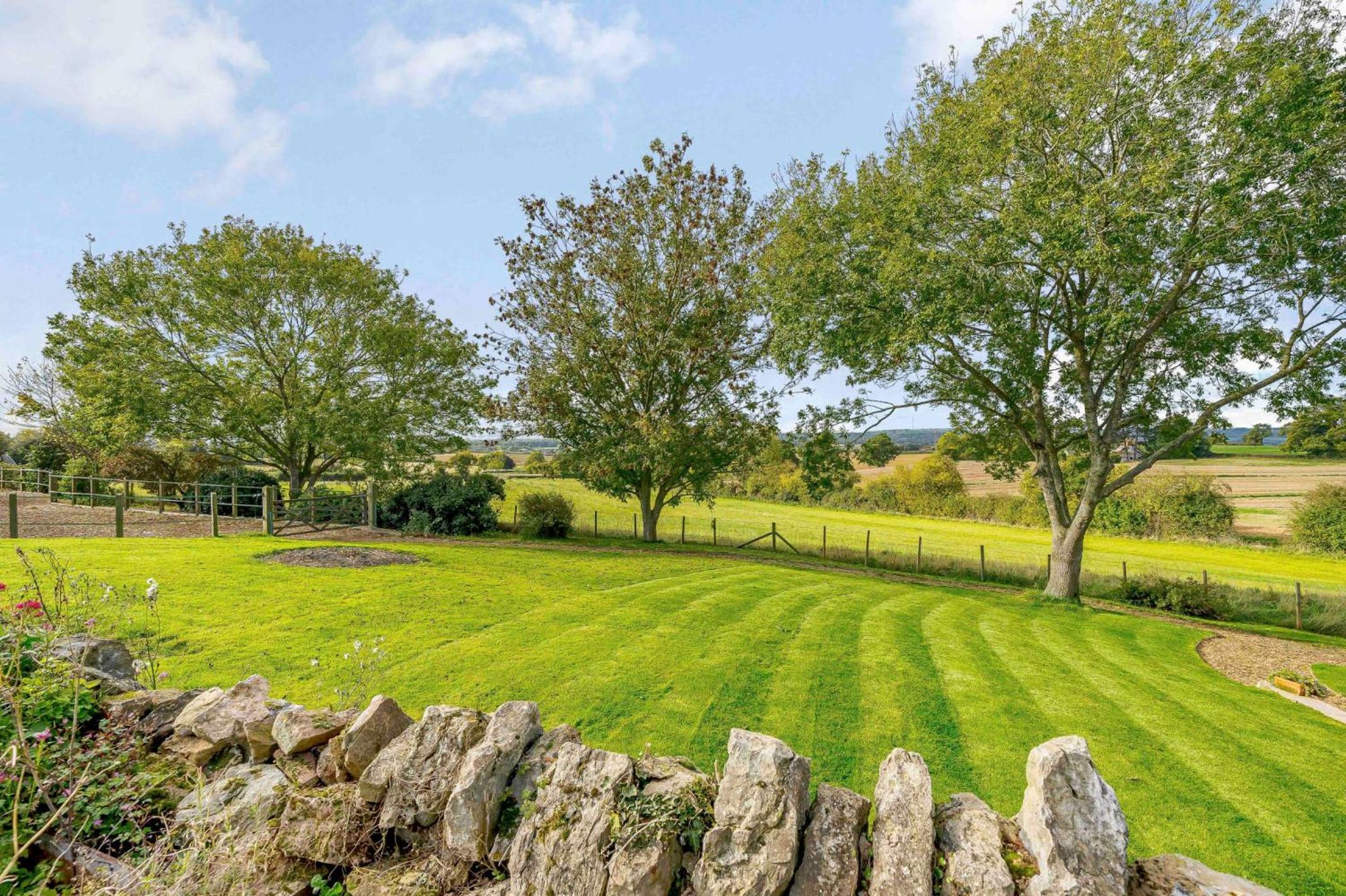 The Cider Barn, Luxury for 2 with beautiful views.