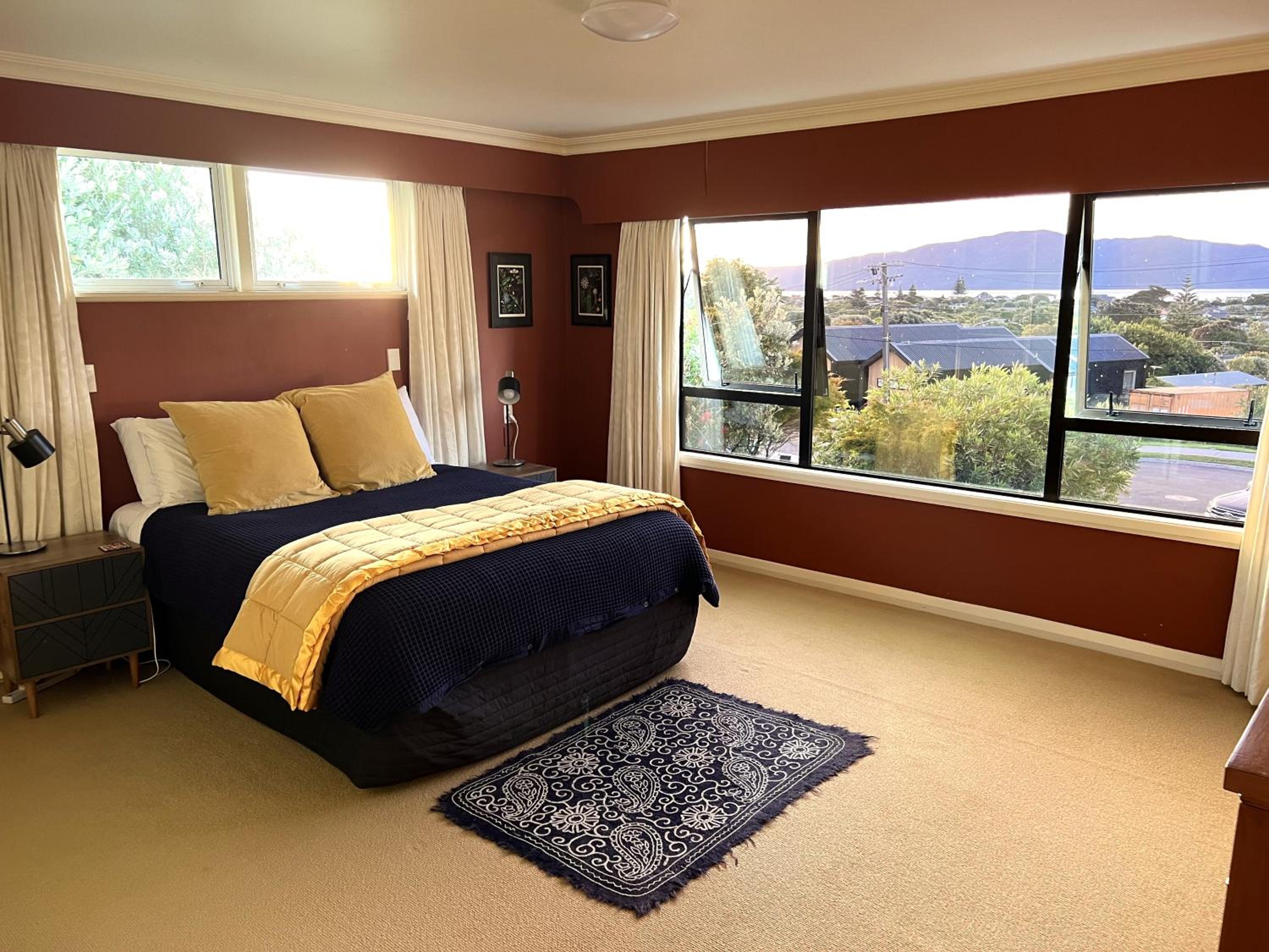 Tranquility Base - Waikanae Beach Holiday Home view 2