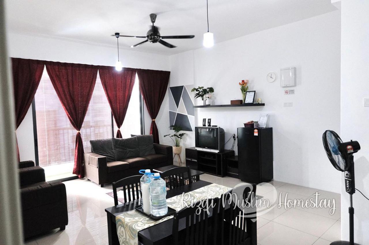 Rizqi Muslim Homestay Meru Casa Kayangan
